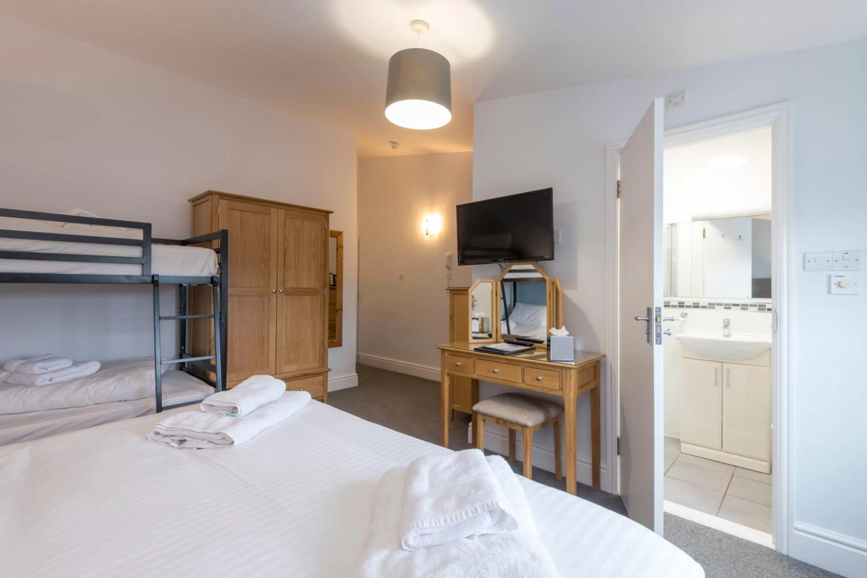 Bathroom, Bed in Sure Hotel Collection by Best Western Porth Veor Manor Hotel