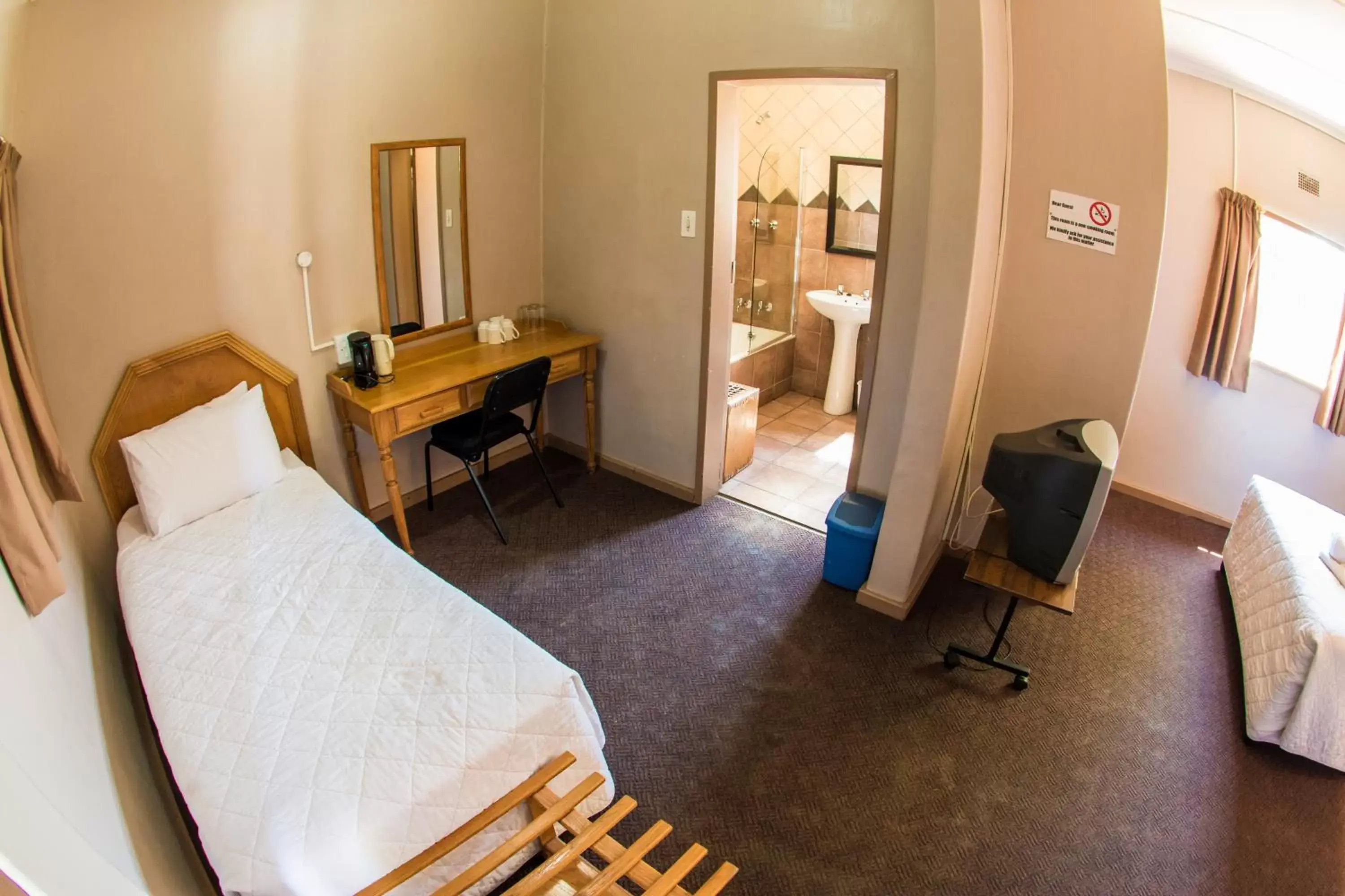 Comfort Quadruple Room - single occupancy in Horseshoe Inn and Conference Center Comfort Quadruple Room - single occupancy in Horseshoe Inn and Conference Center