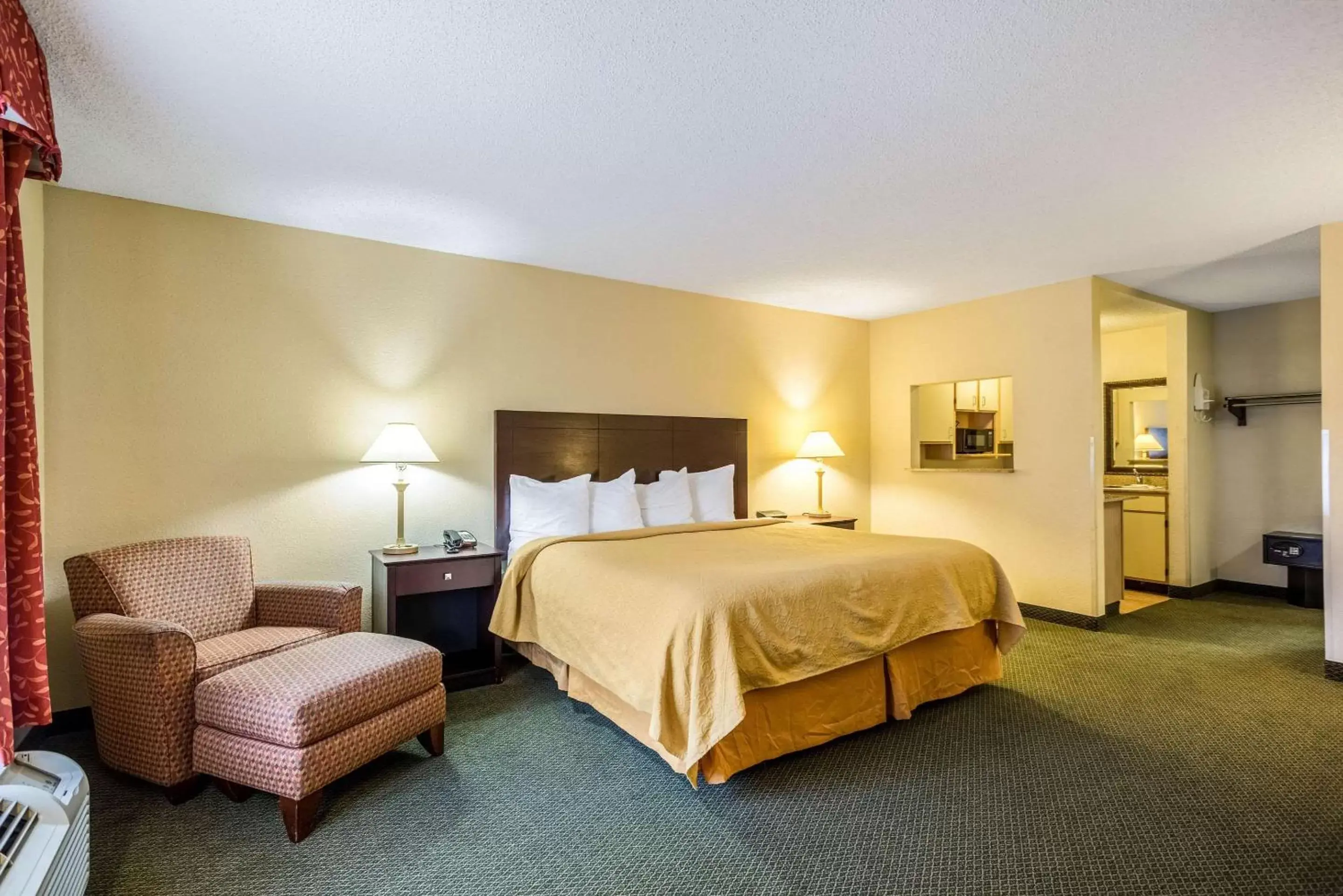 Photo of the whole room, Bed in Quality Inn & Conference Center