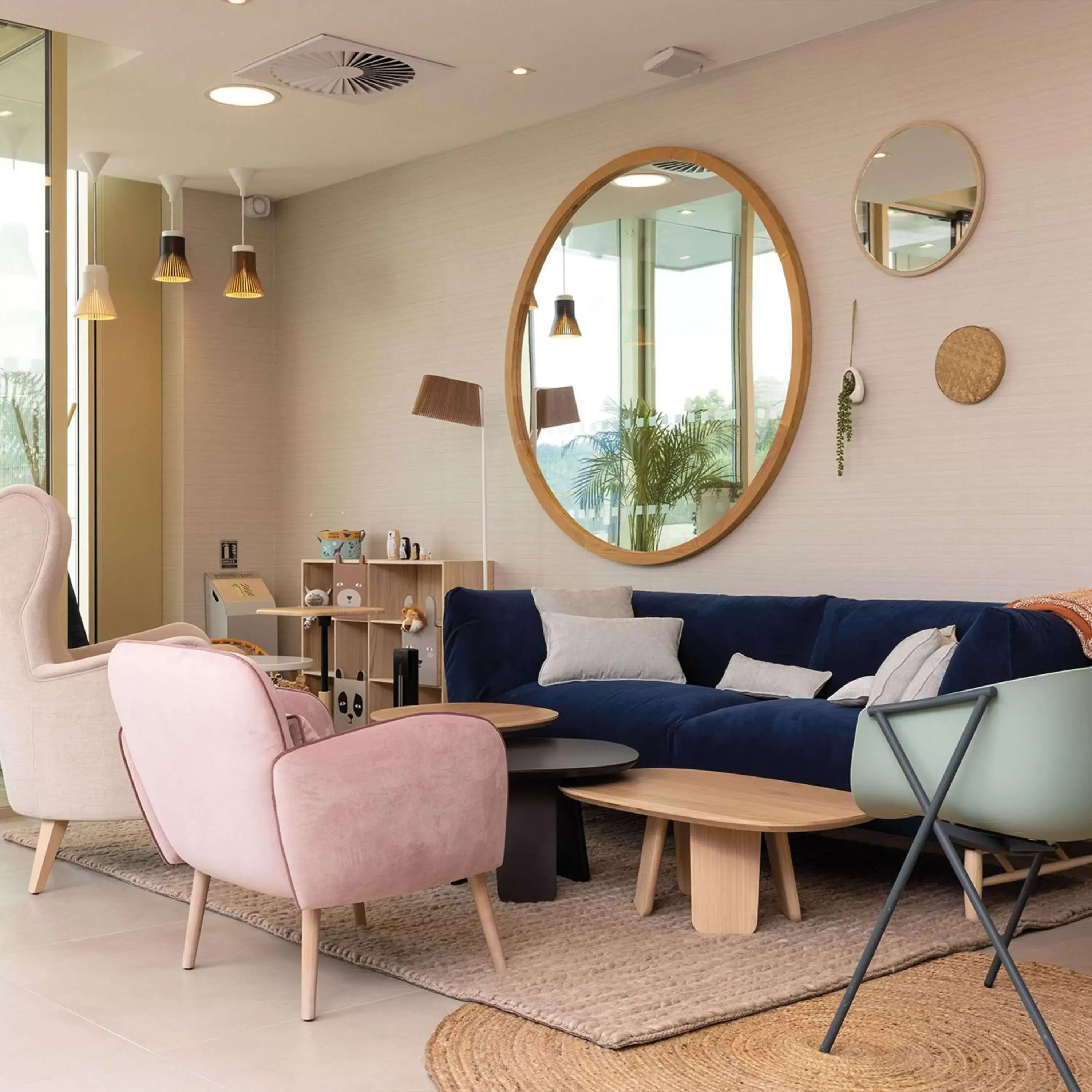 Lobby or reception, Seating Area in Hilton Garden Inn Tours Centre, France