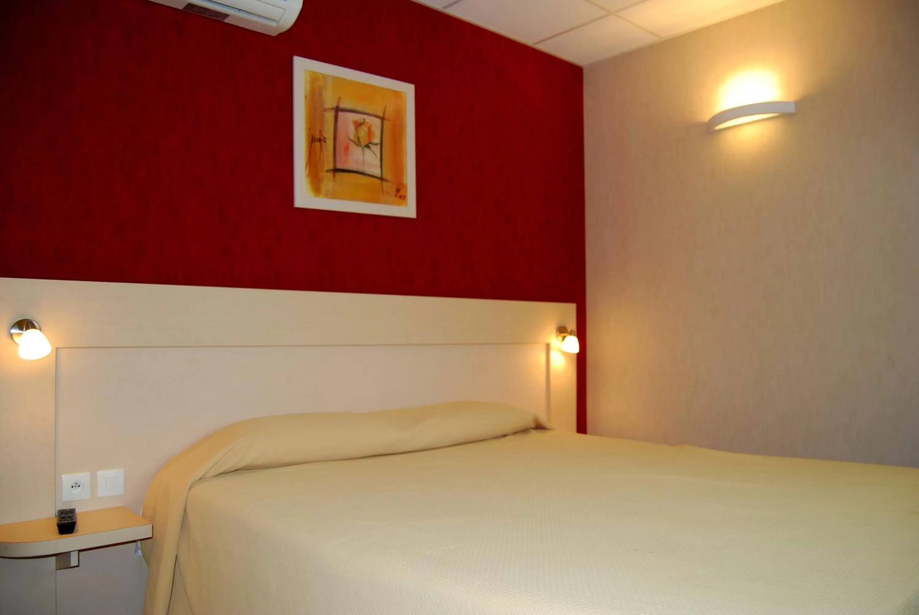 Photo of the whole room, Bed in Le Logis De La Lys