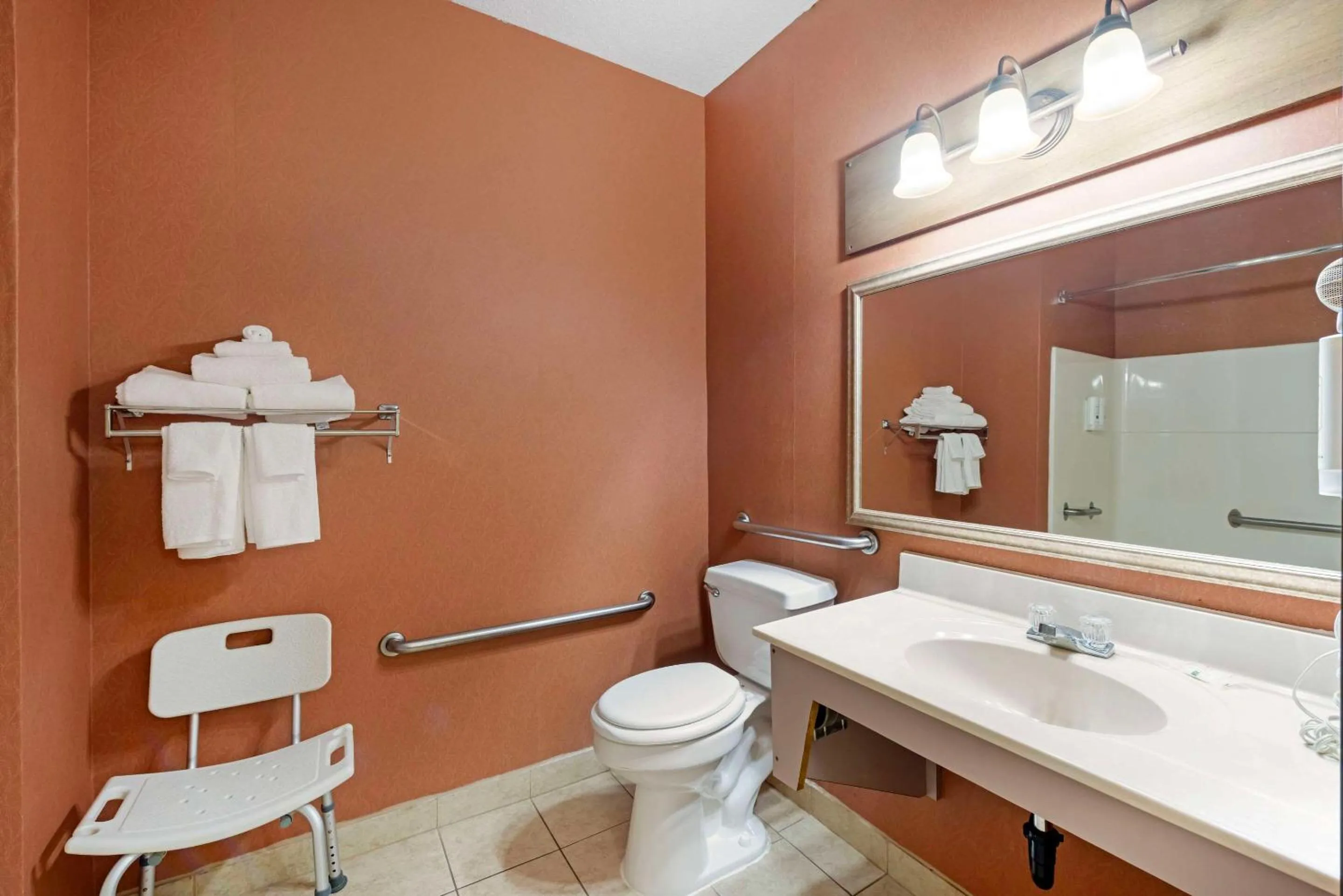 Bedroom in Quality Inn Bemidji