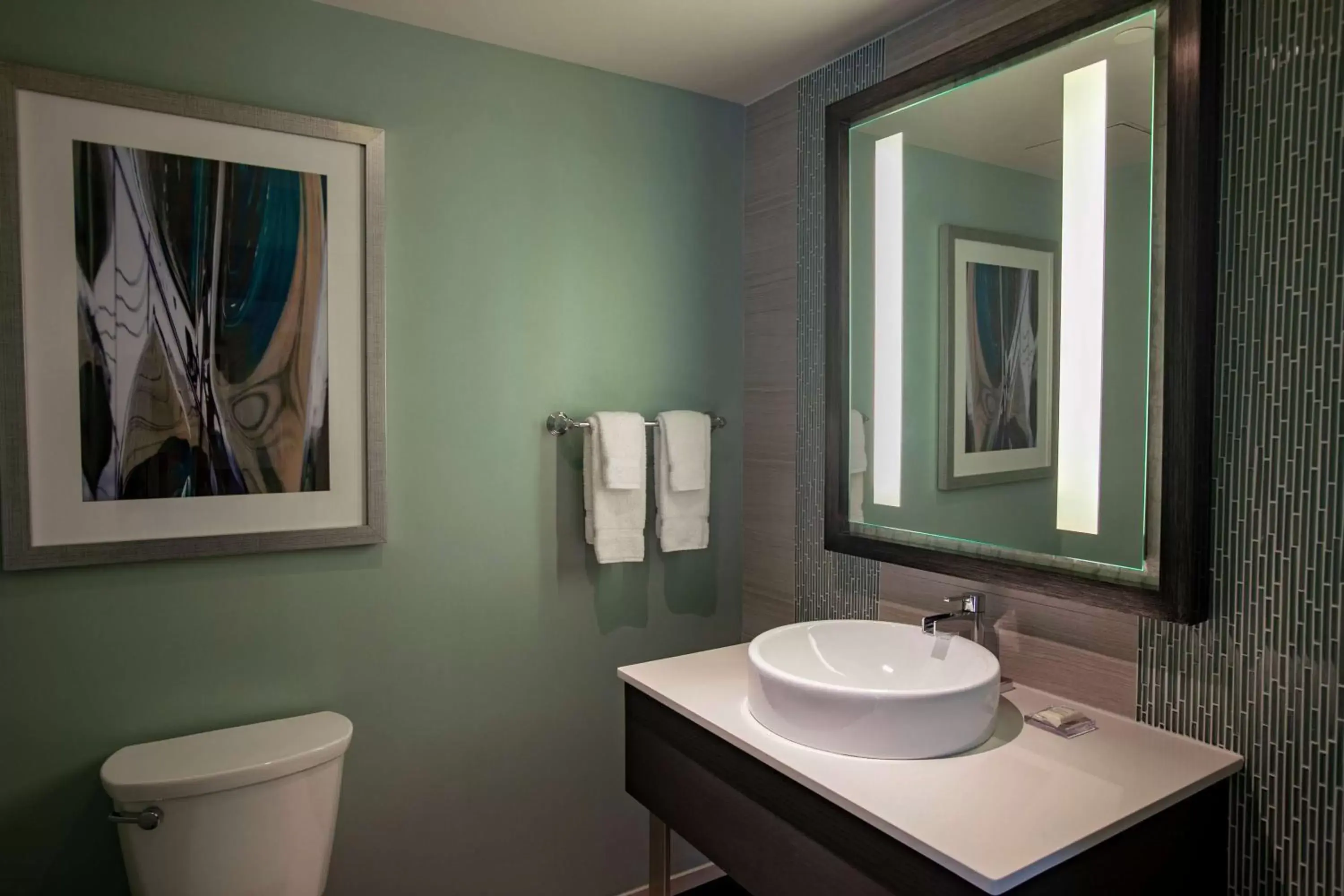 TV and multimedia, Bathroom in Wyndham Grand Jupiter at Harbourside Place