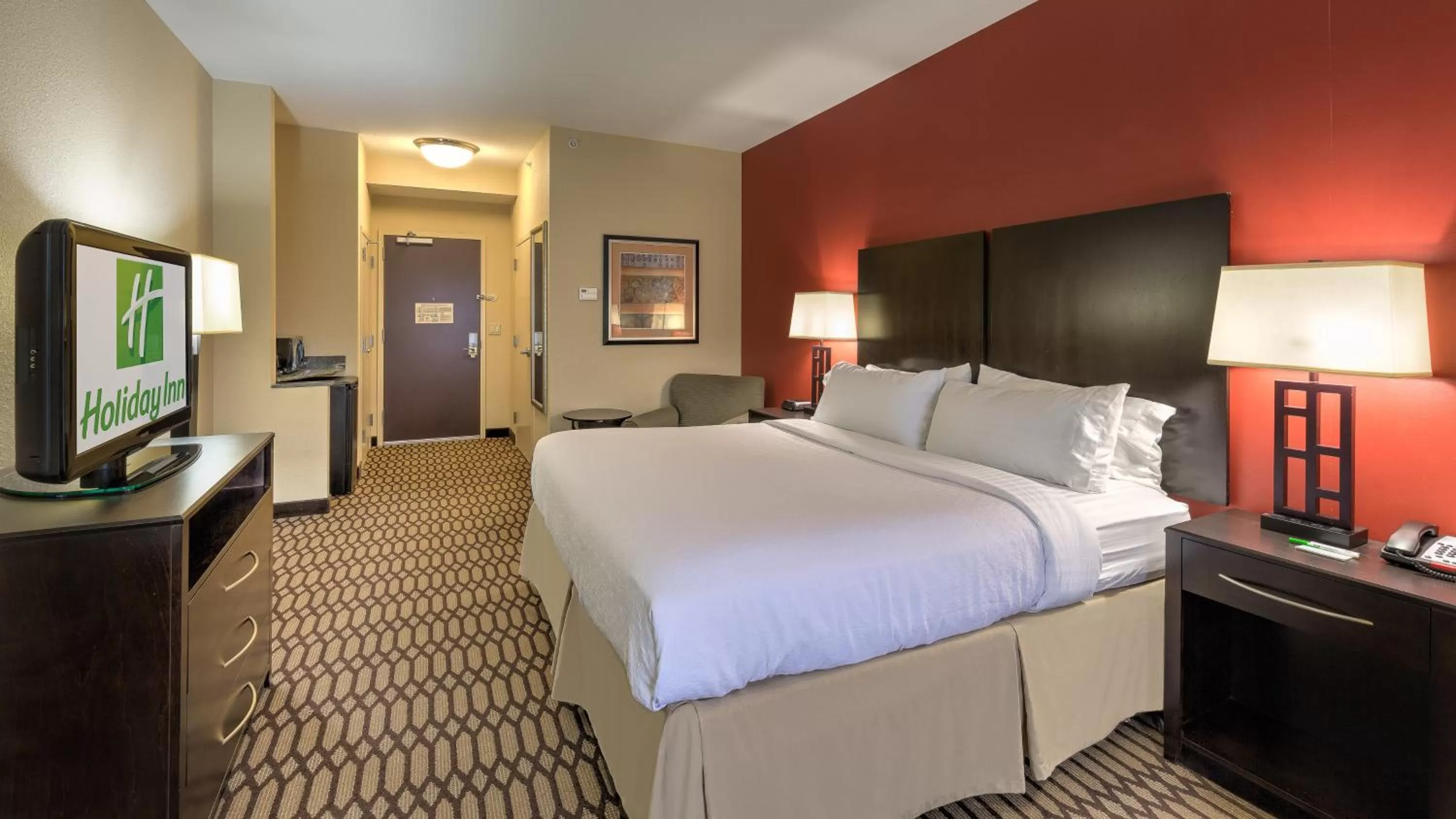 Photo of the whole room, Bed in Holiday Inn North Quail Springs by IHG