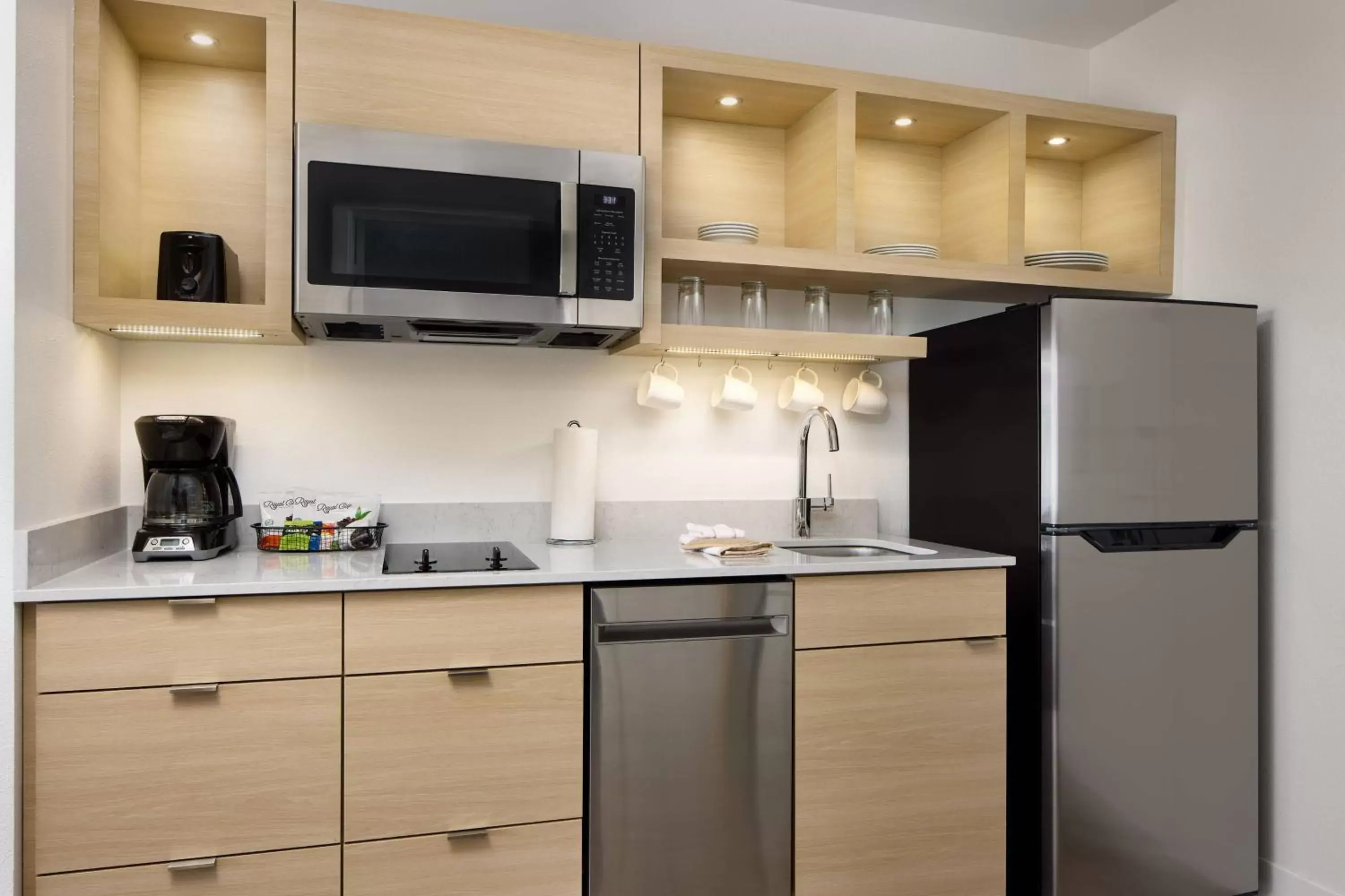 Kitchen or kitchenette, Kitchen/Kitchenette in TownePlace Suites by Marriott Plant City
