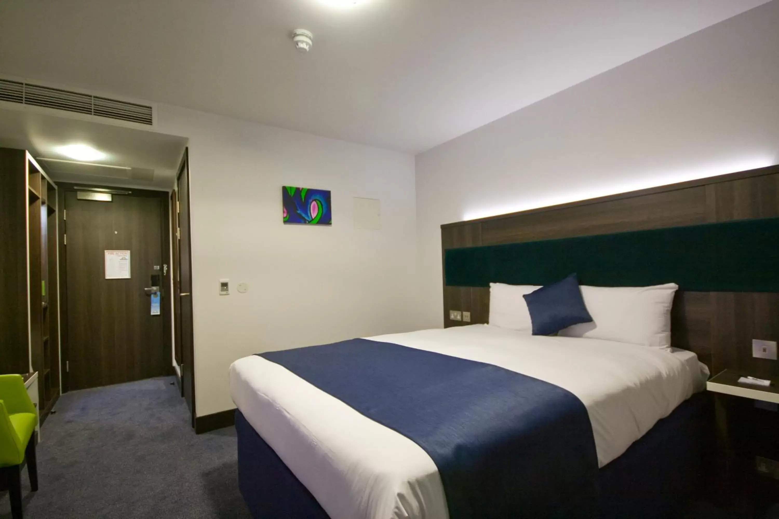 Bed in Ramada by Wyndham Cobham Bed in Ramada by Wyndham Cobham