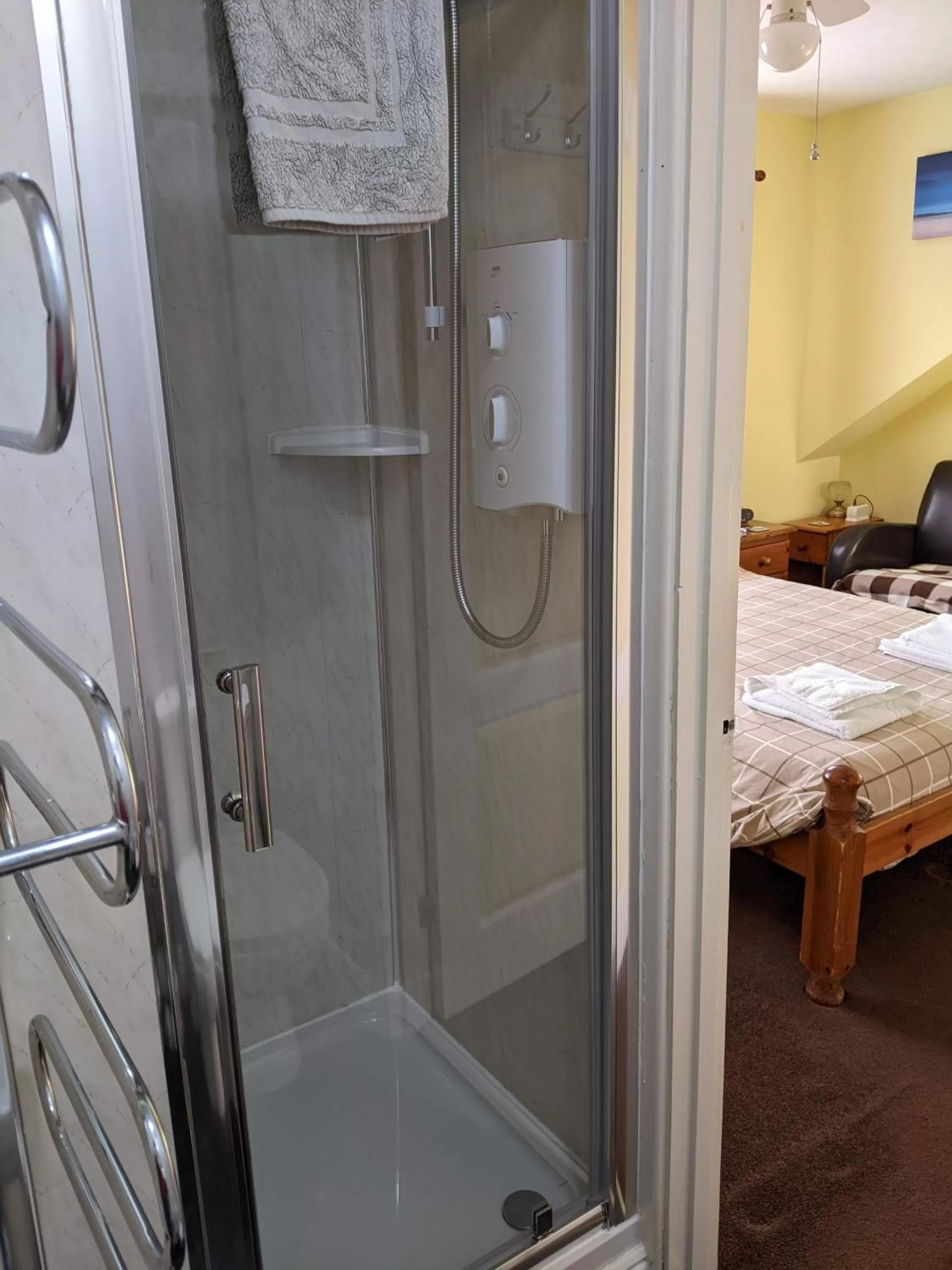 Bathroom in Kingswinford Guest House