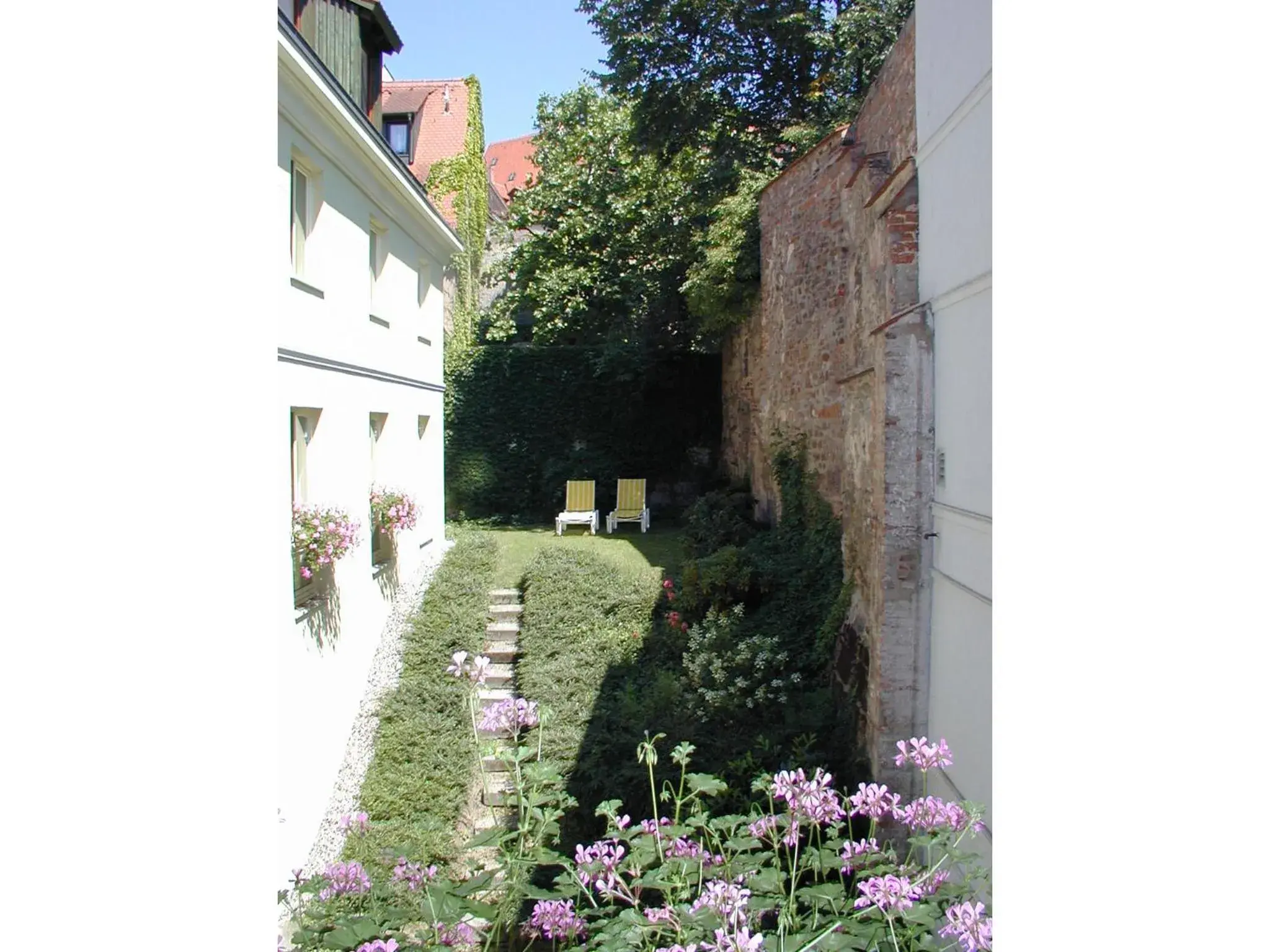 Summer, Property Building in Hotel Agneshof Nürnberg