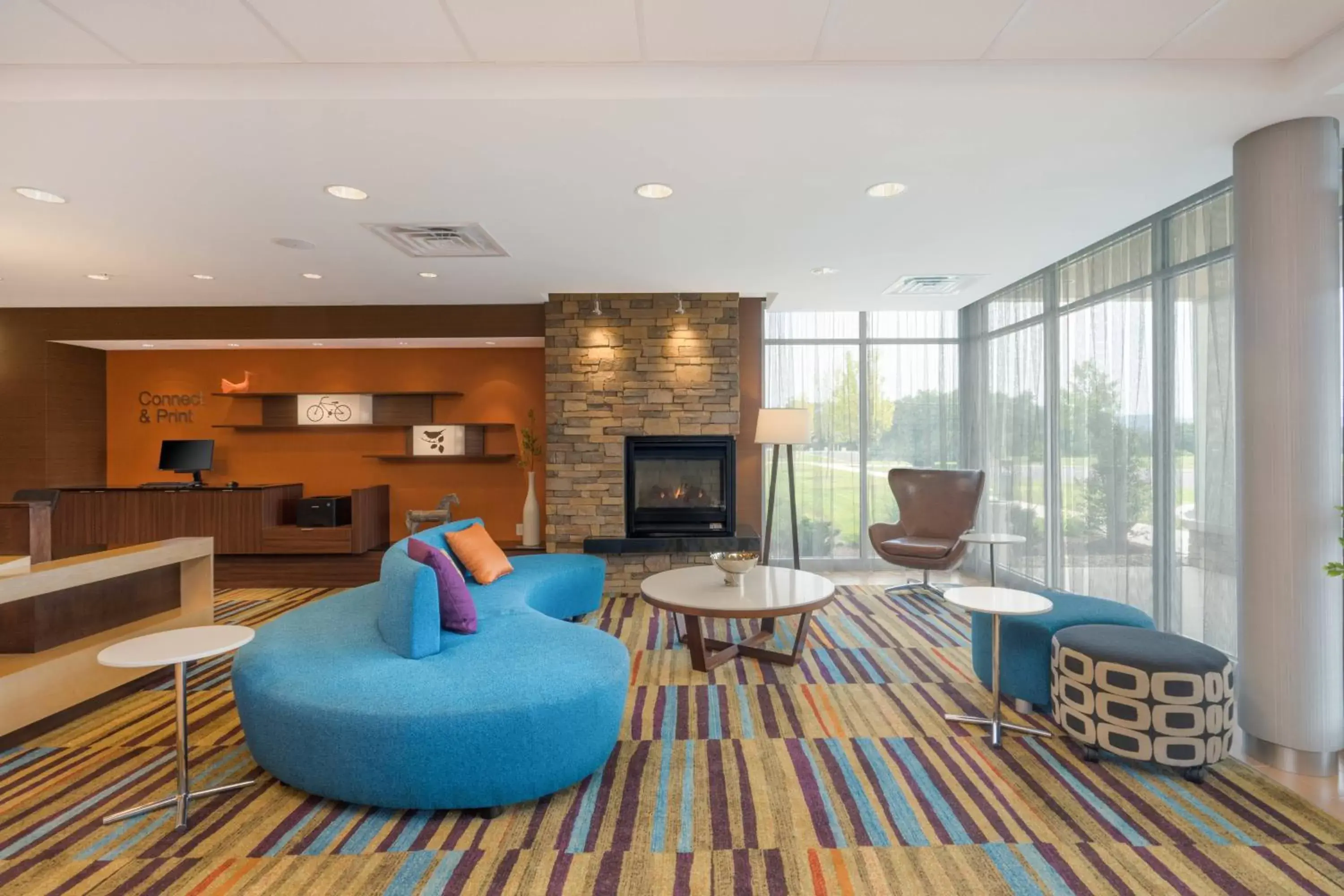 Lobby or reception, Lounge/Bar in Fairfield Inn & Suites by Marriott Bloomsburg
