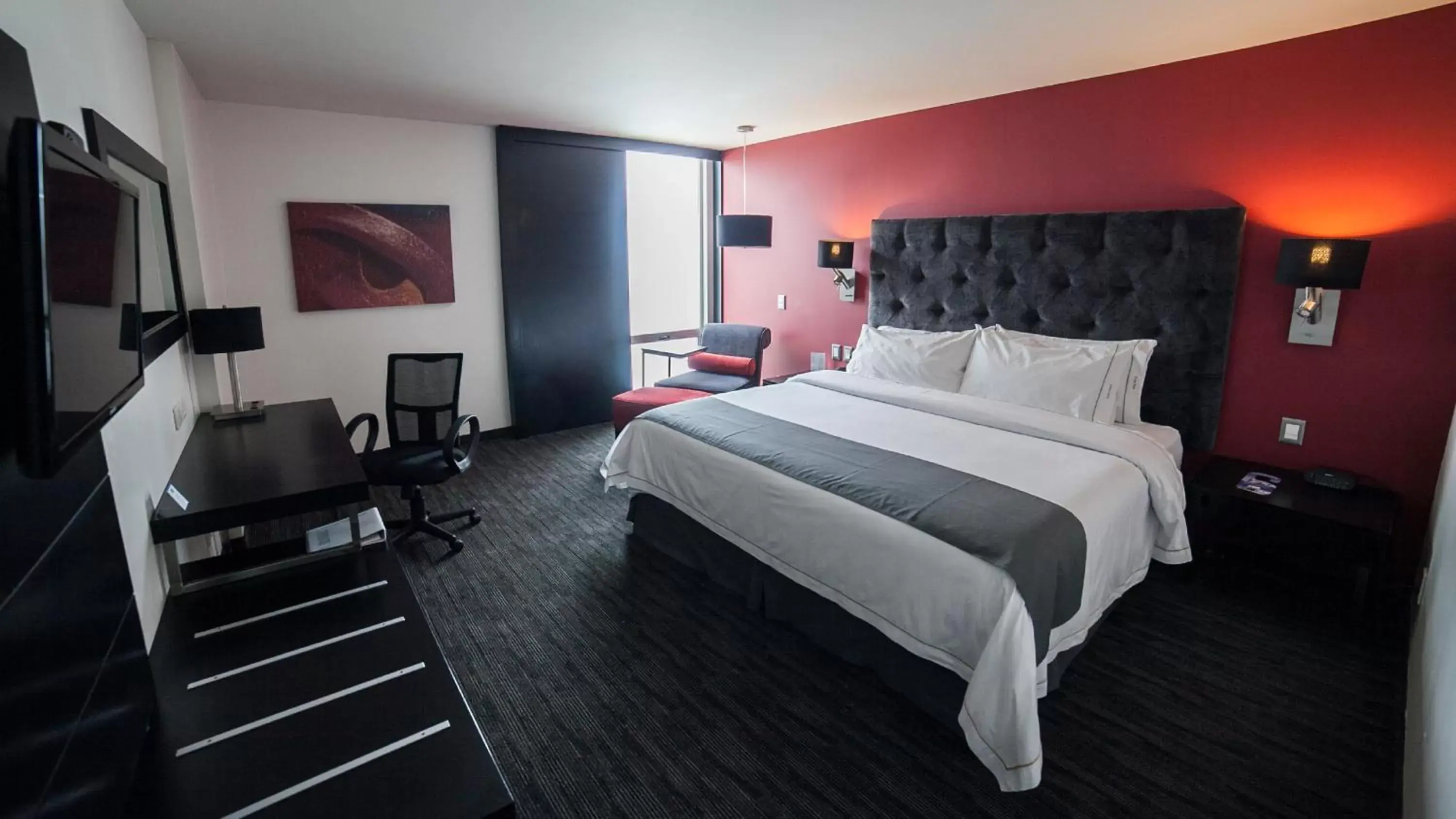 Photo of the whole room, Bed in Holiday Inn Express Toluca Galerias Metepec, an IHG Hotel