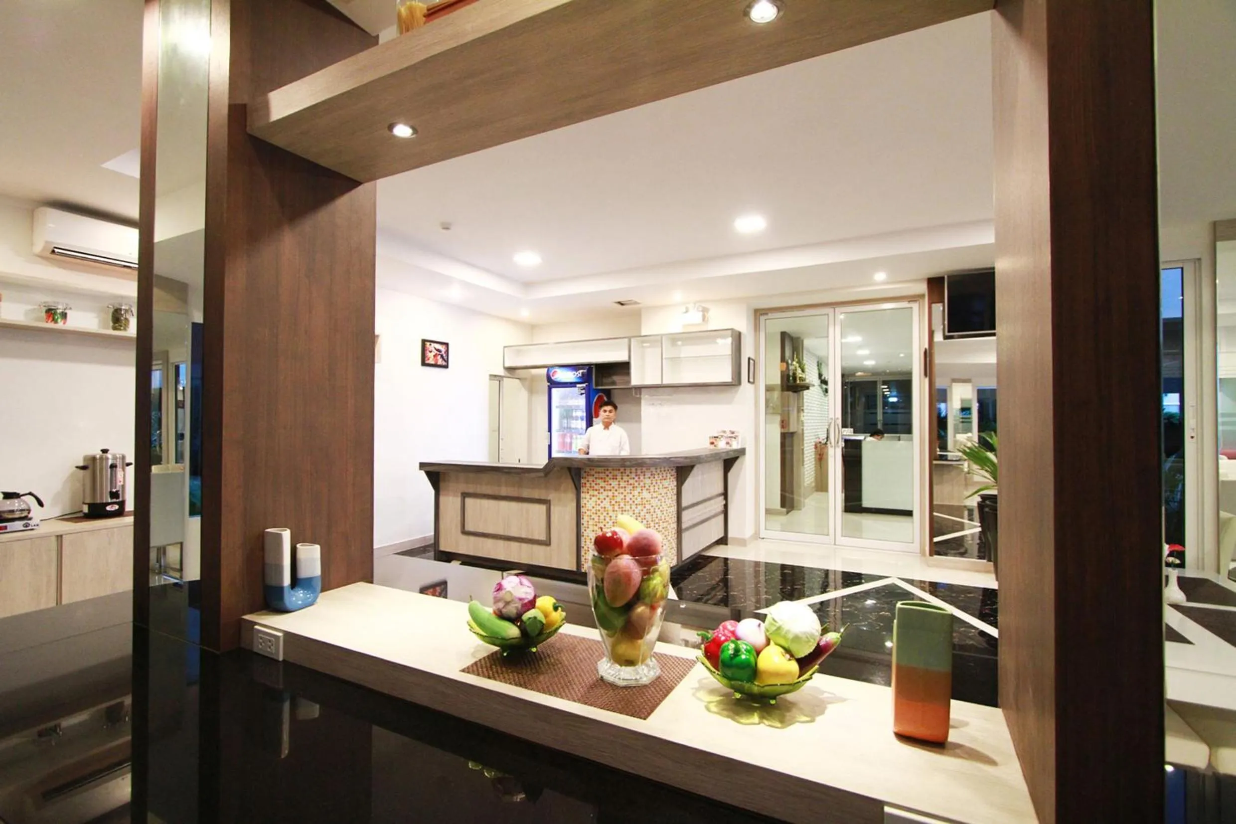 Restaurant/places to eat in The Contrast i Hotel