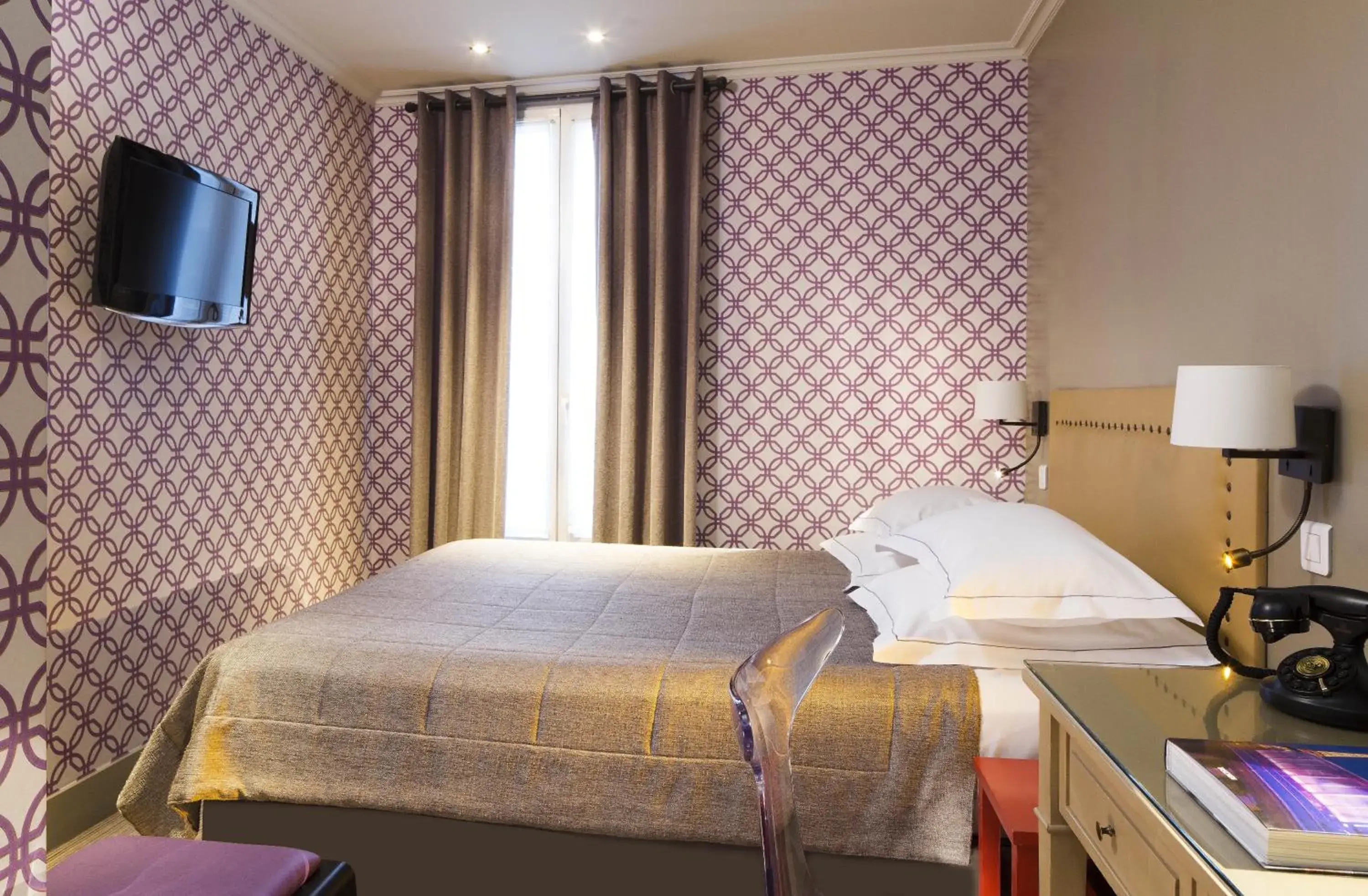 Bedroom, Room Photo in Apollon Montparnasse
