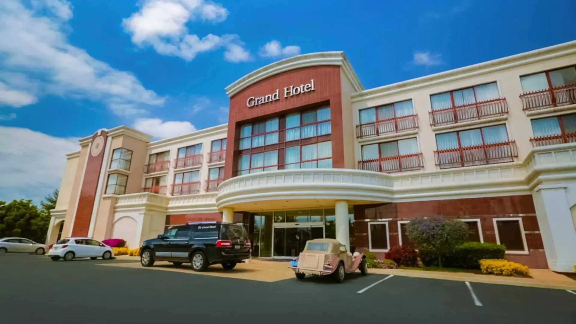 Facade/entrance, Property Building in Grand Hotel