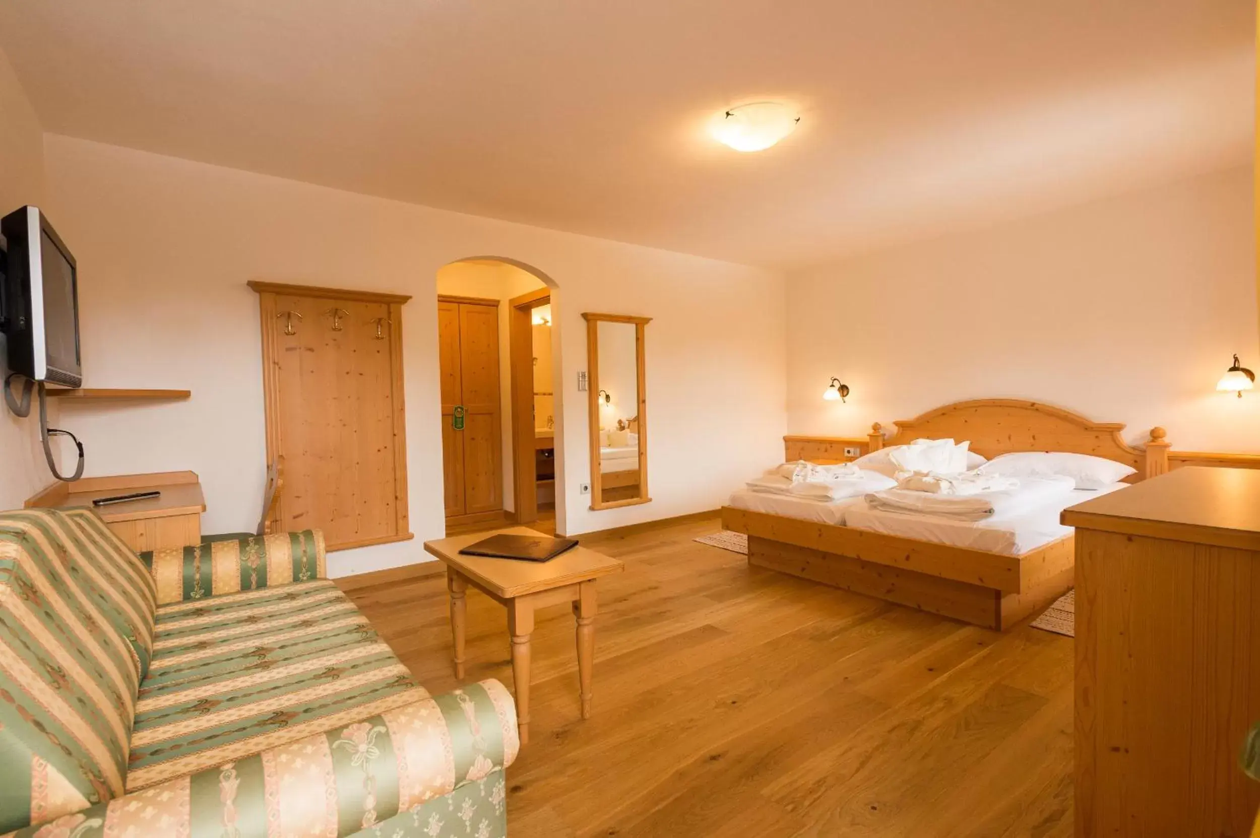 Comfort Double Room in Hotel Weiher Green Lake