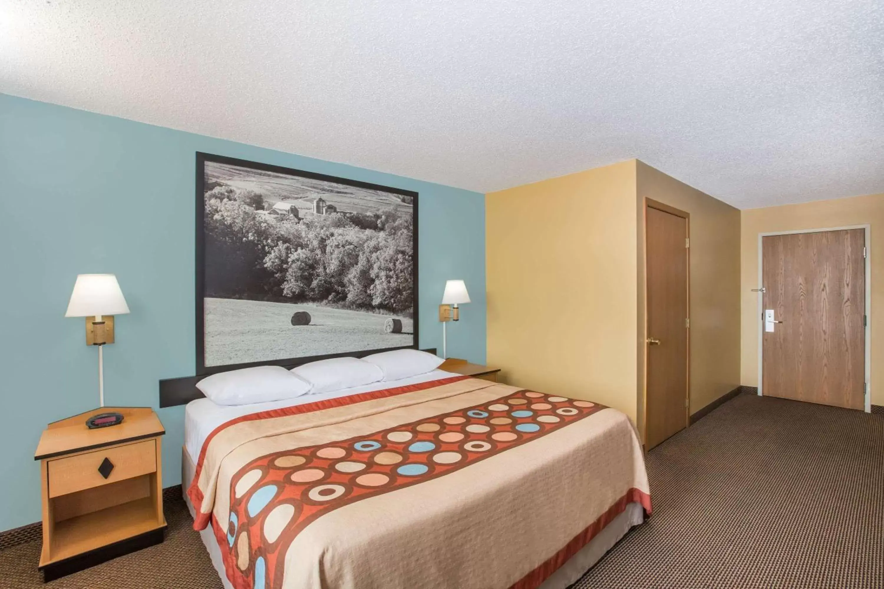 Photo of the whole room, Bed in Super 8 by Wyndham Clarinda