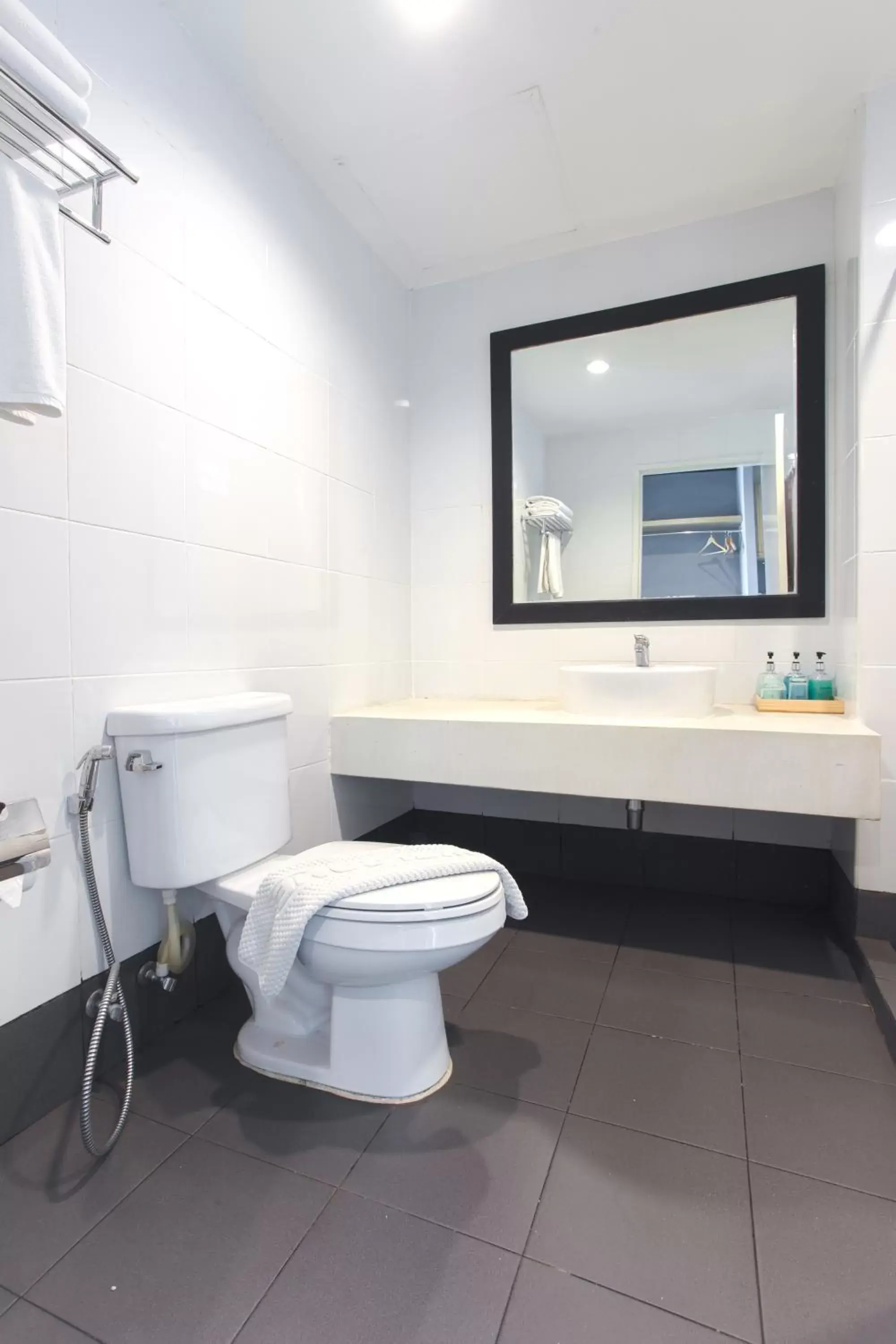 Toilet, Bathroom in Get Zleep Premium Budget Hotel