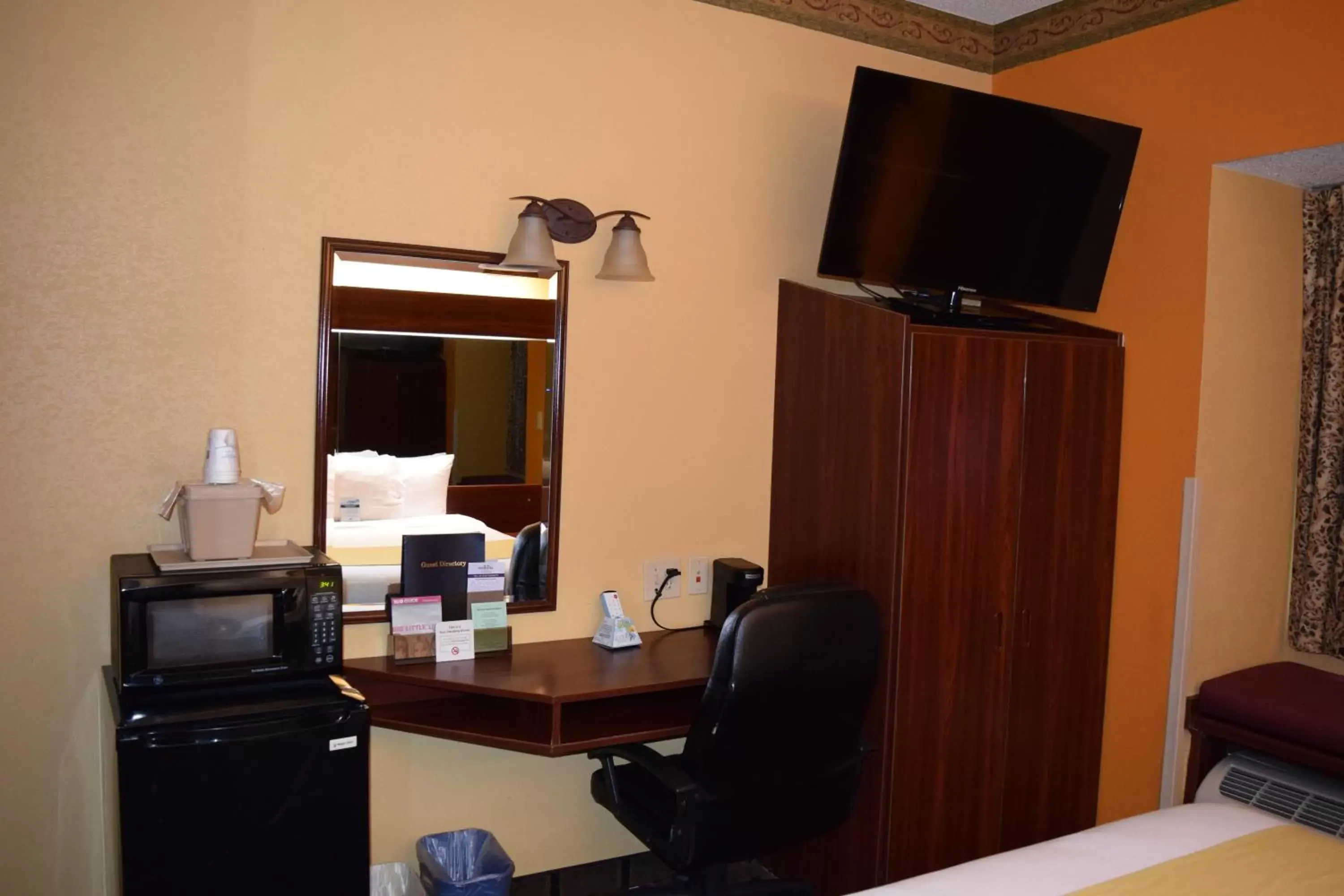 Seating area, TV/Entertainment Center in Microtel Inn & Suites by Wyndham Rock Hill/Charlotte Area