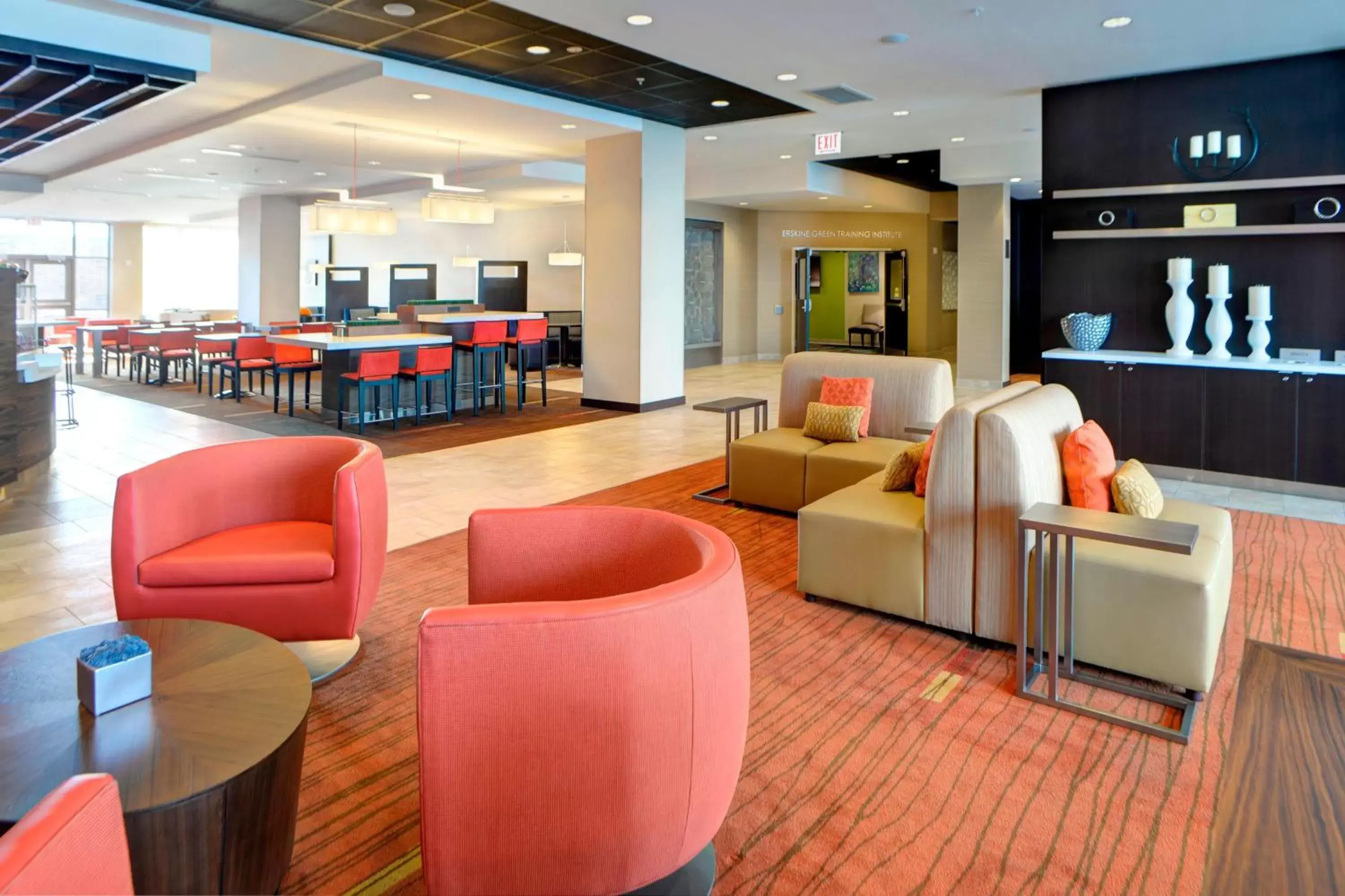 Lobby or reception in Courtyard by Marriott Muncie at Horizon Convention Center