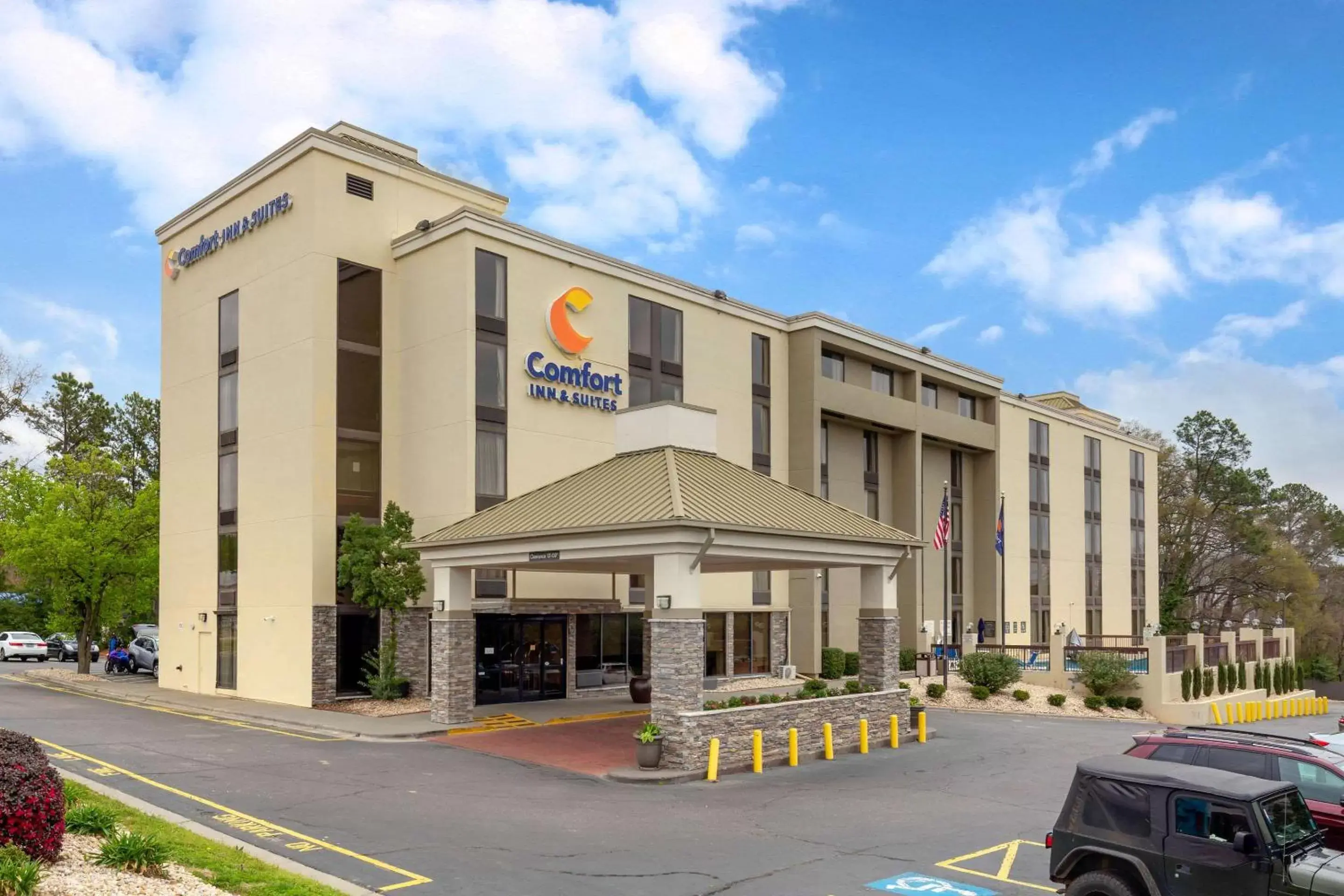 Property Building in Comfort Inn & Suites Durham near Duke University