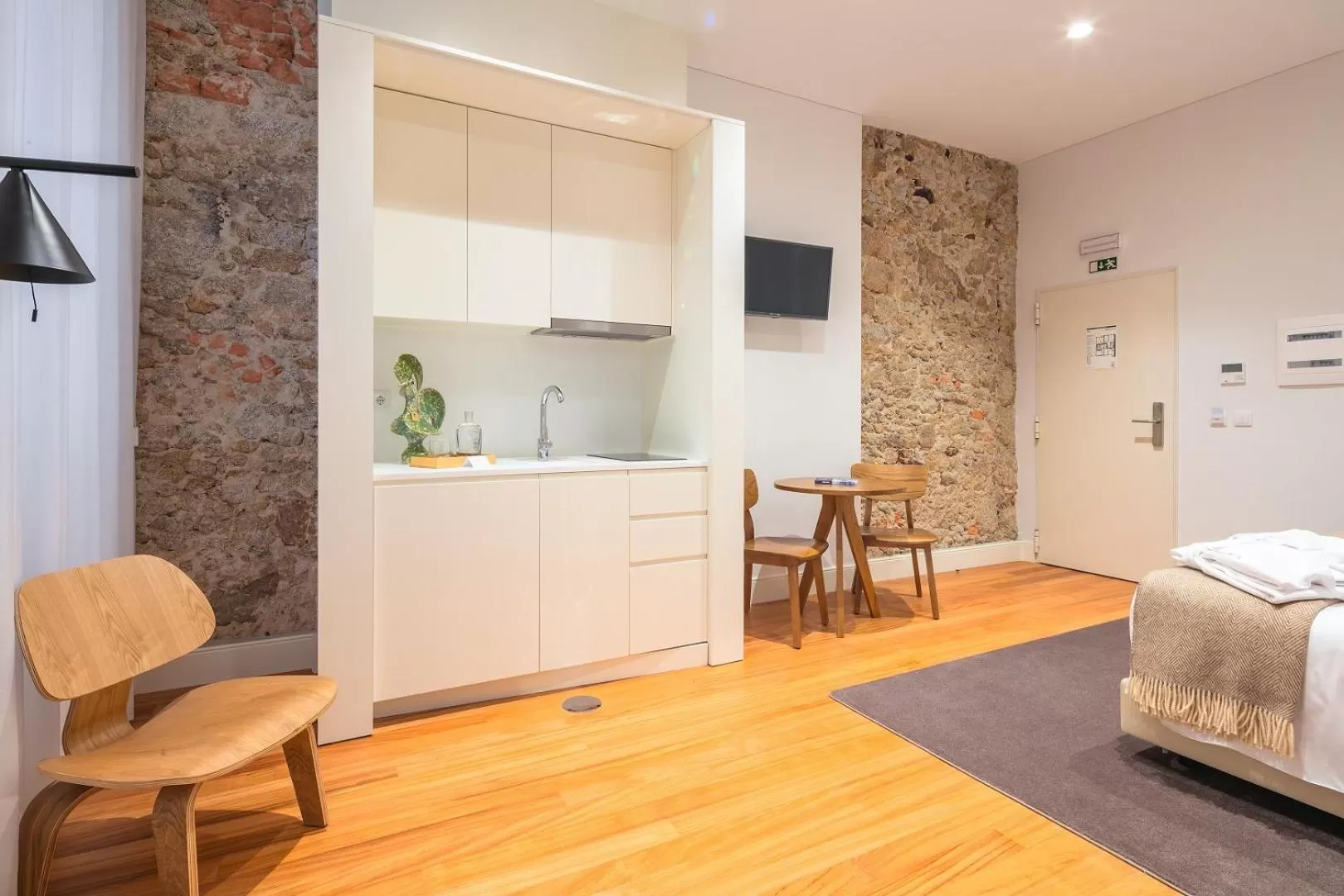 Kitchen or kitchenette, Bed in Porto River Infante