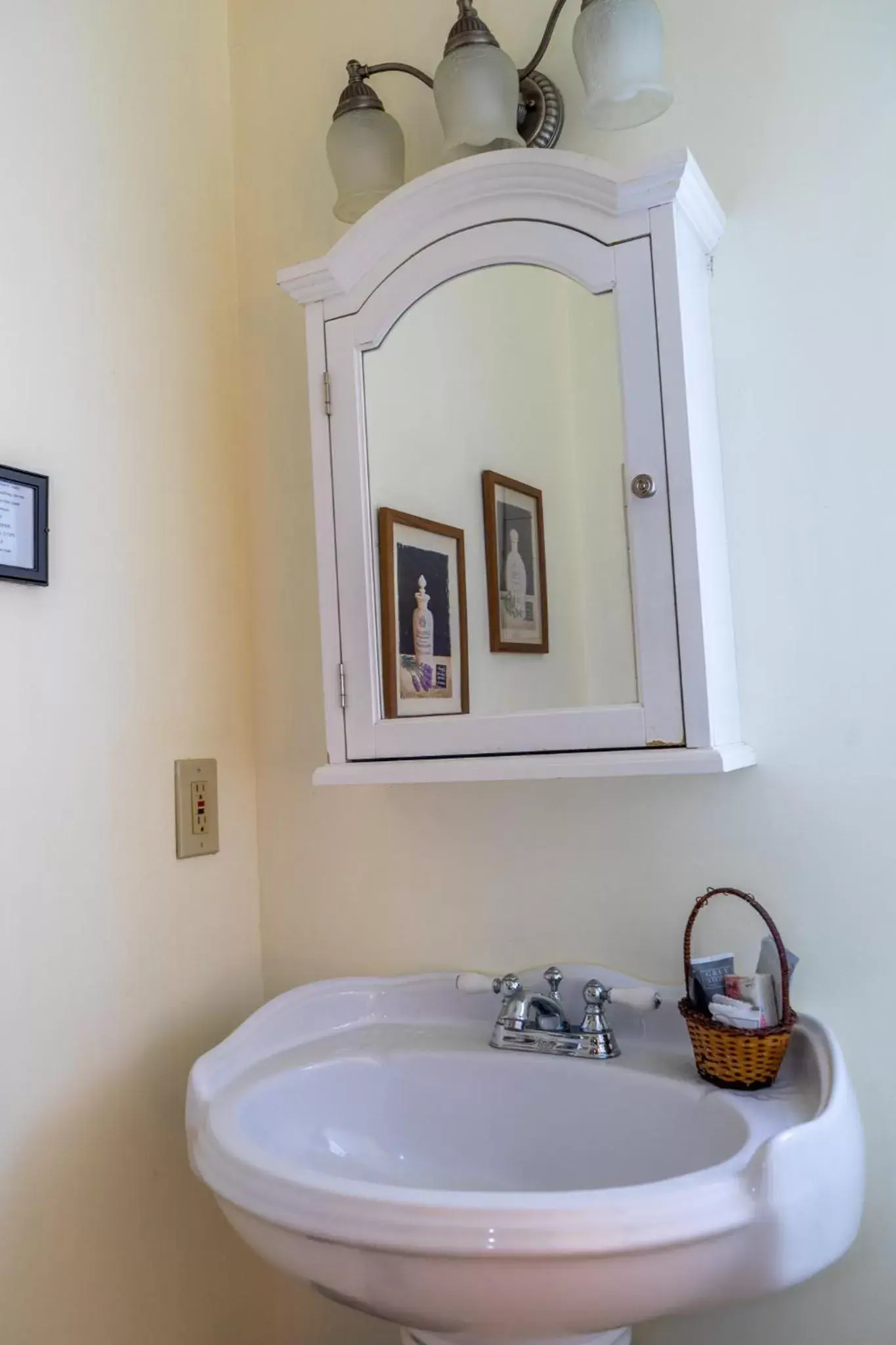 Bathroom in The Chimney Rock Inn & Cottages