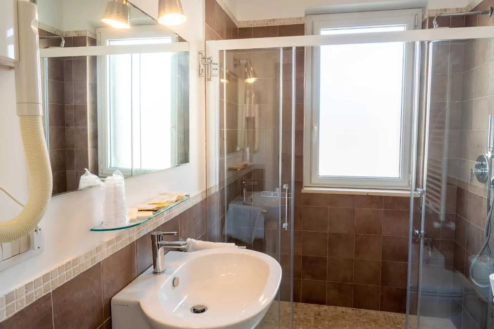 Shower, Bathroom in Covo dei Saraceni