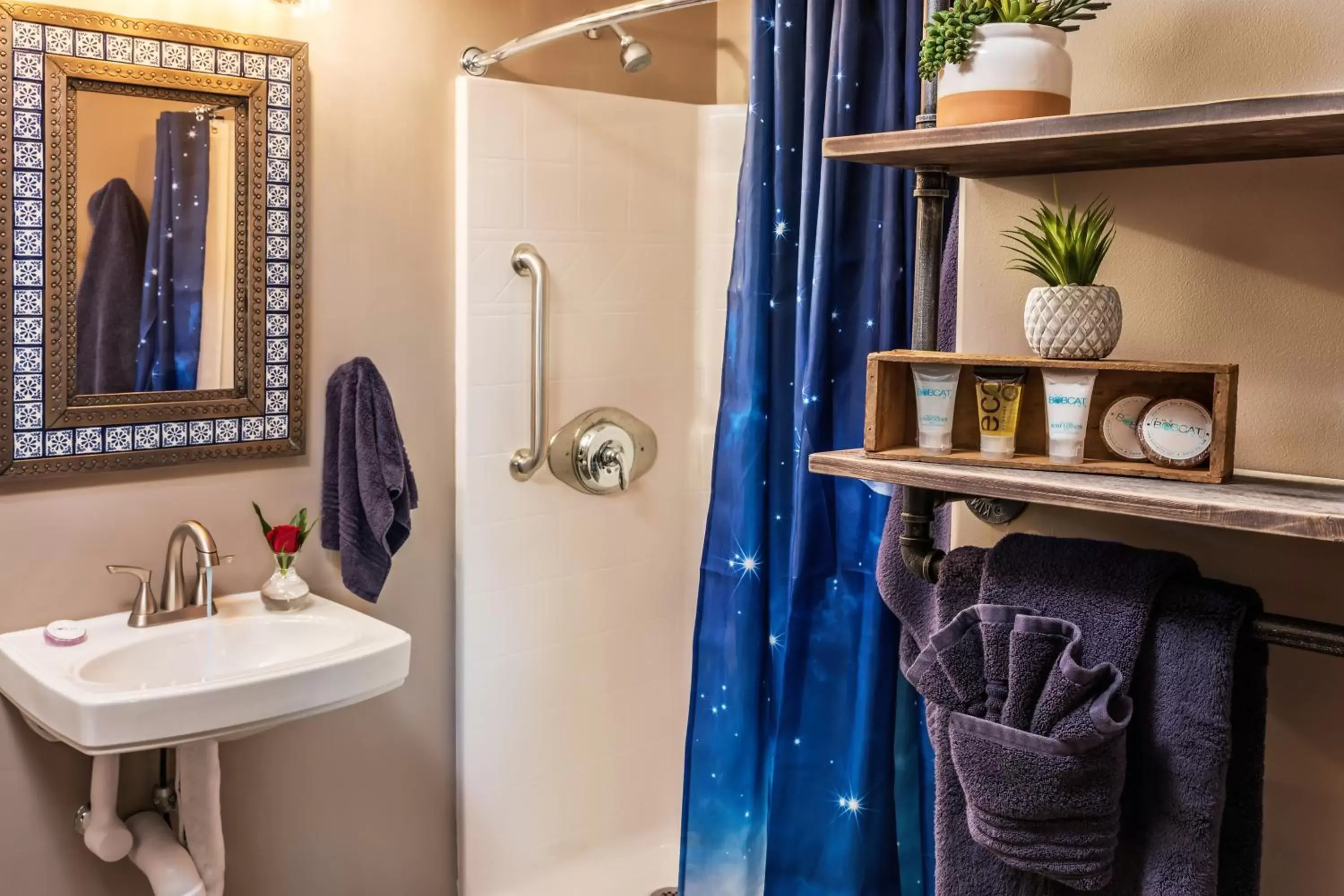 Bathroom in Bobcat Inn