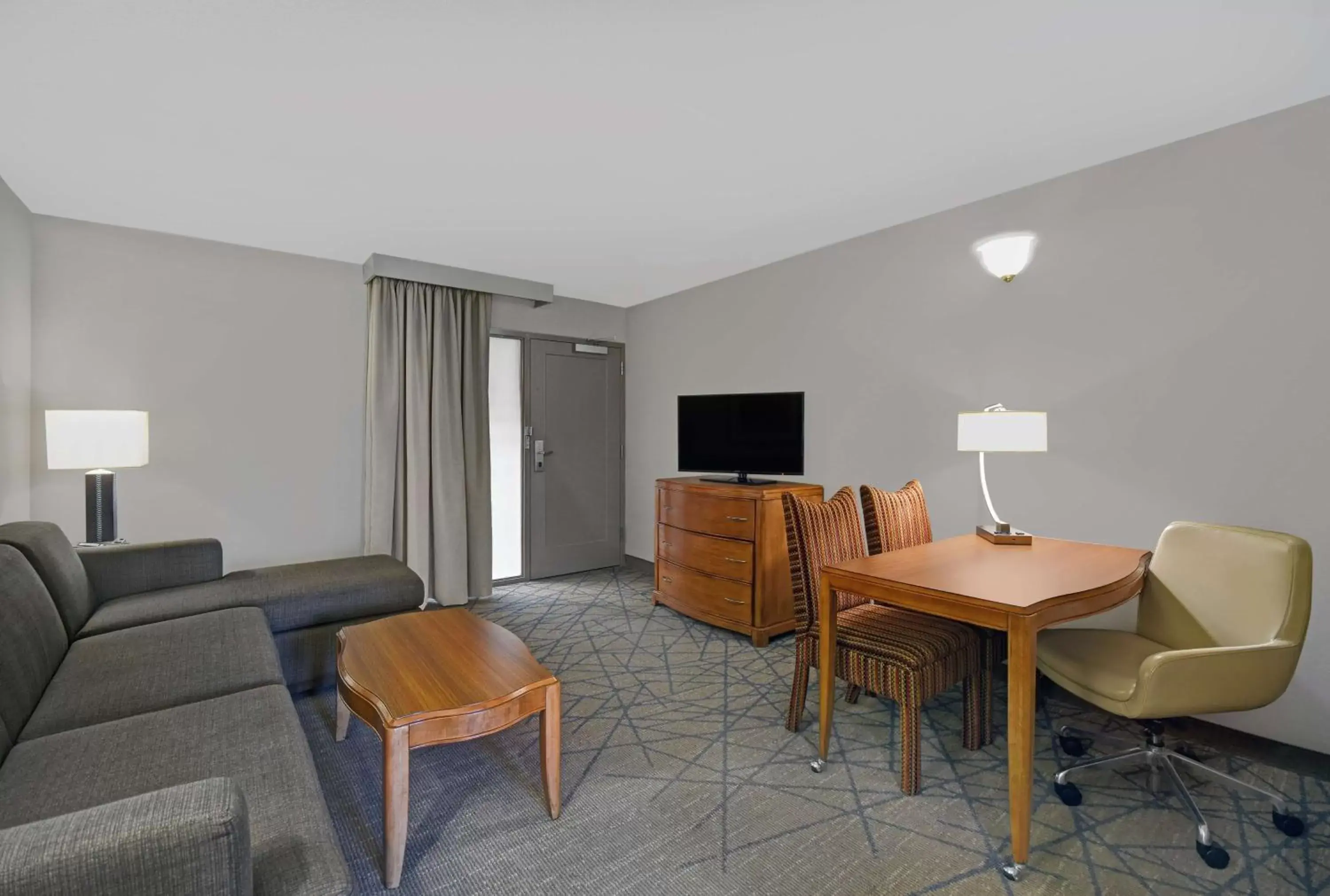 Bedroom, Seating Area in Embassy Suites by Hilton Detroit - Livonia/Novi