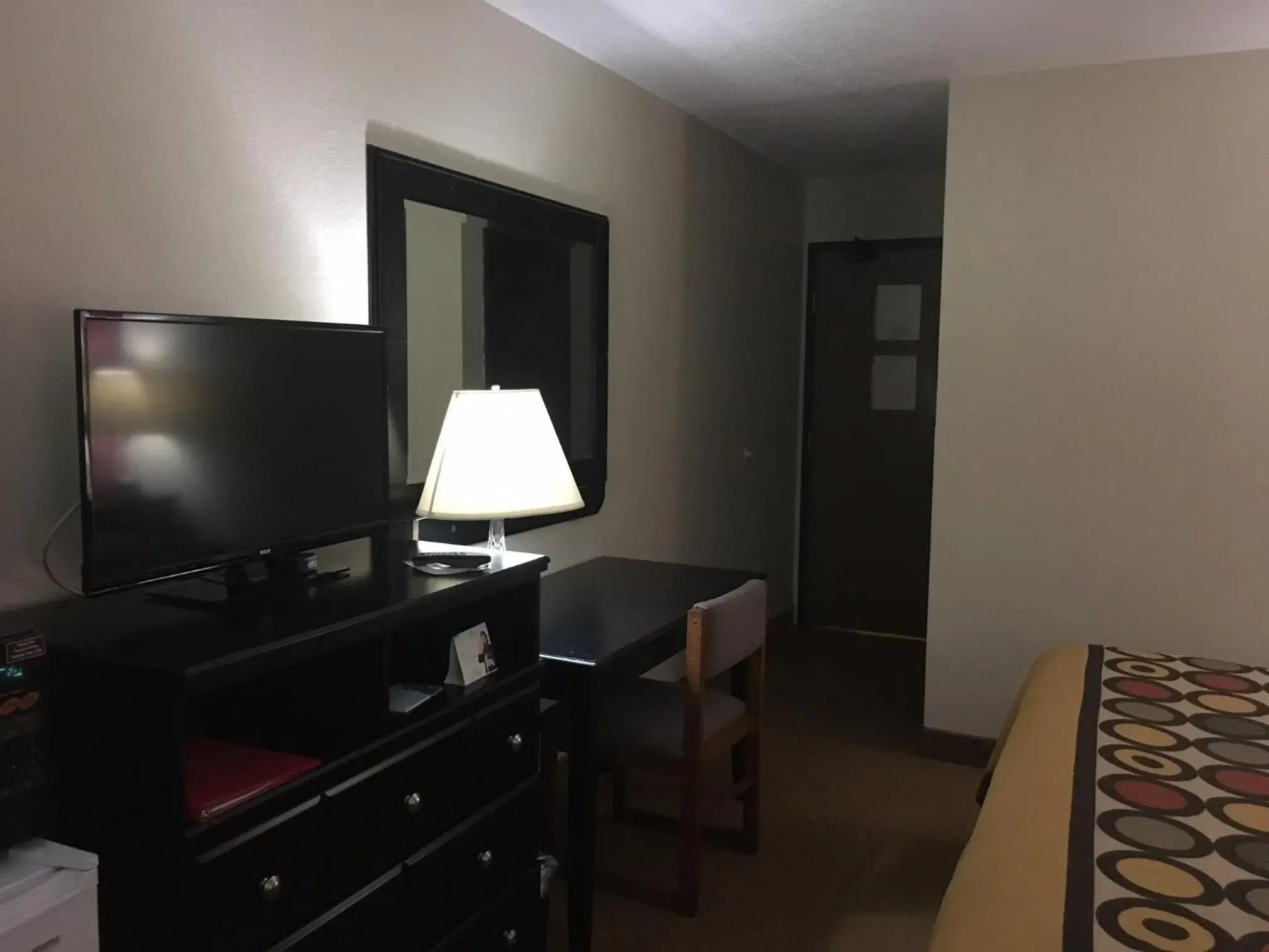Photo of the whole room, TV/Entertainment Center in Super 8 by Wyndham New Castle
