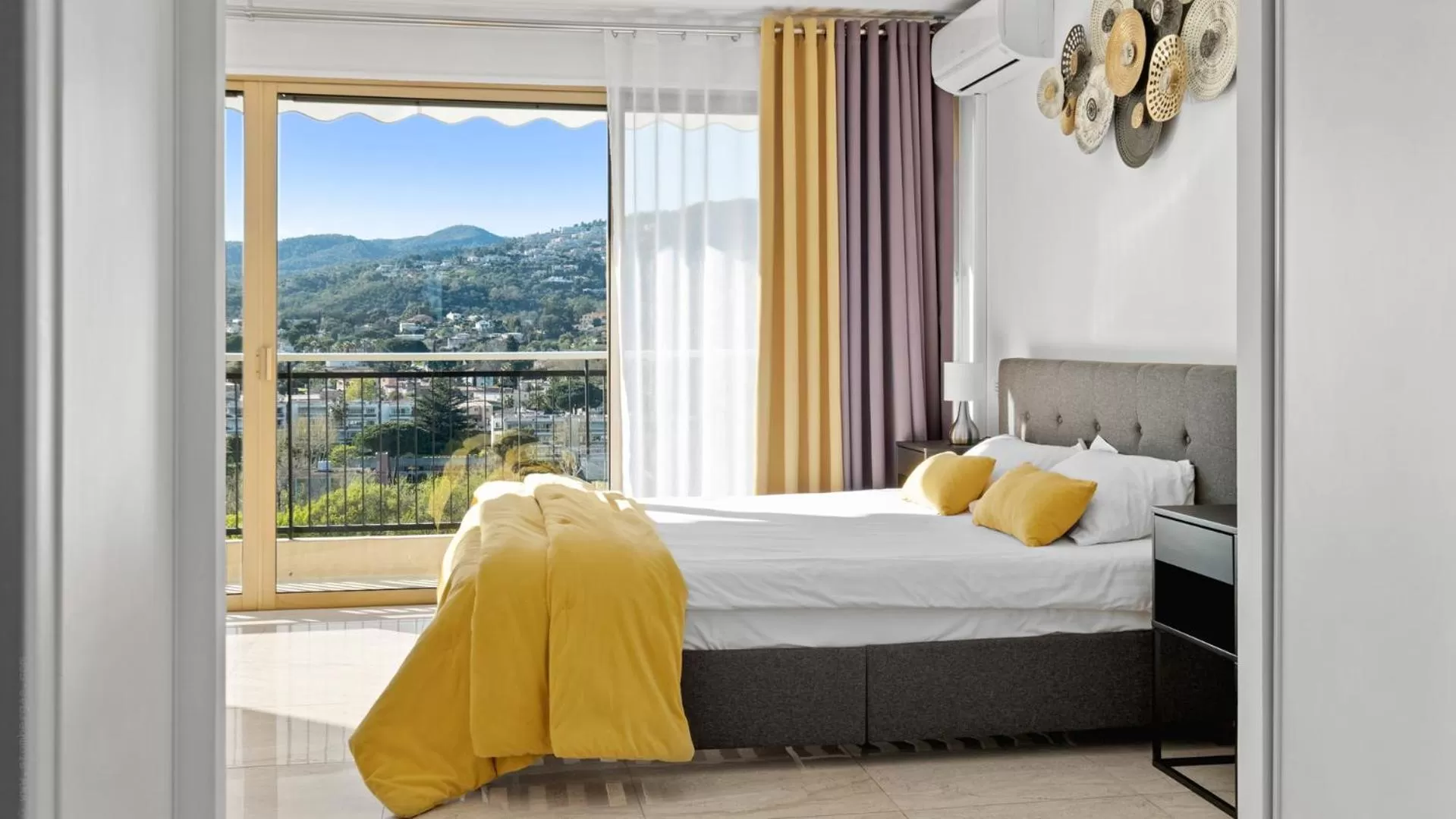 Bed in Cannes Marina Appart Hotel Mandelieu