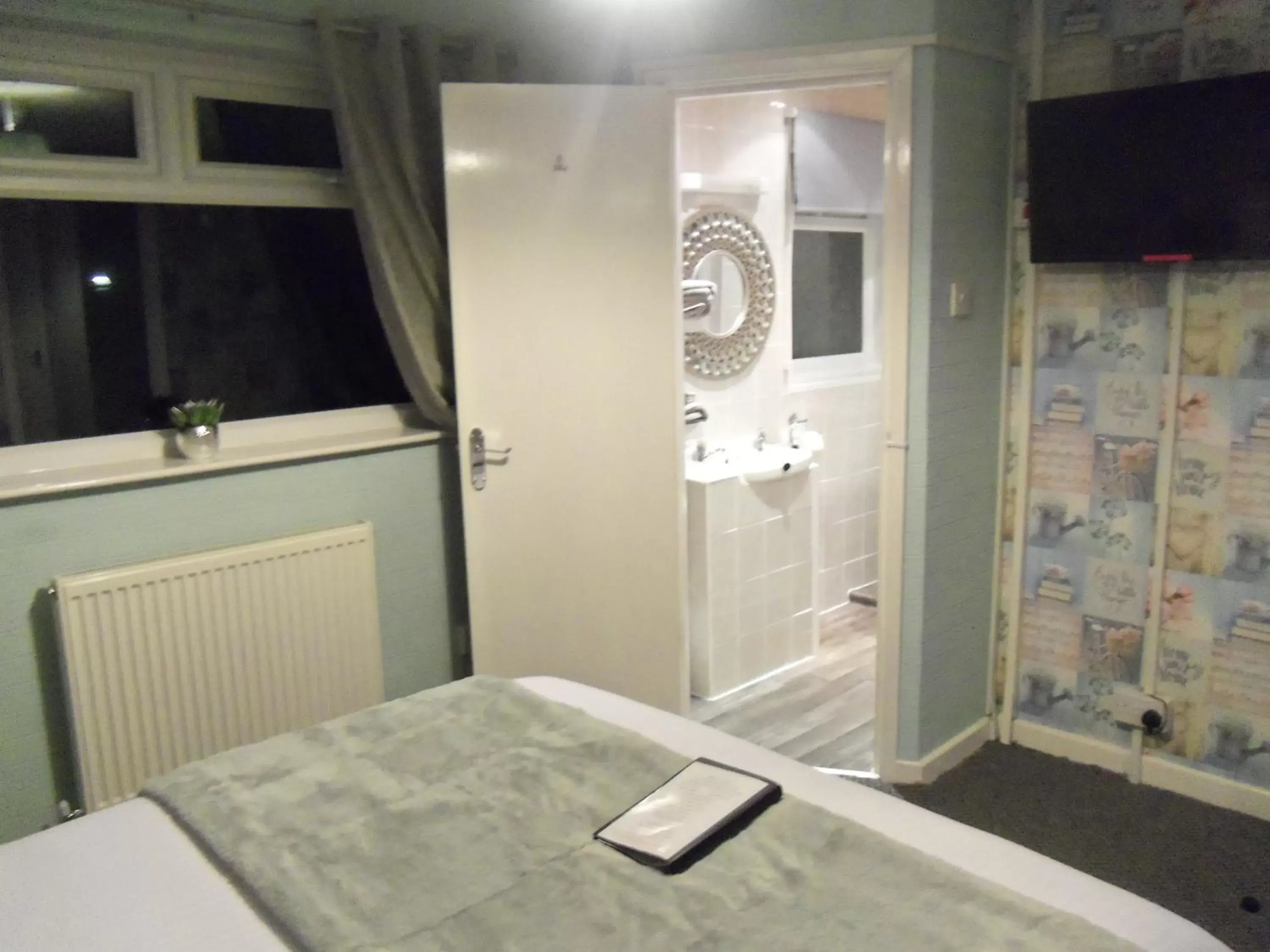 Bedroom, Bathroom in The Sefton Blackpool