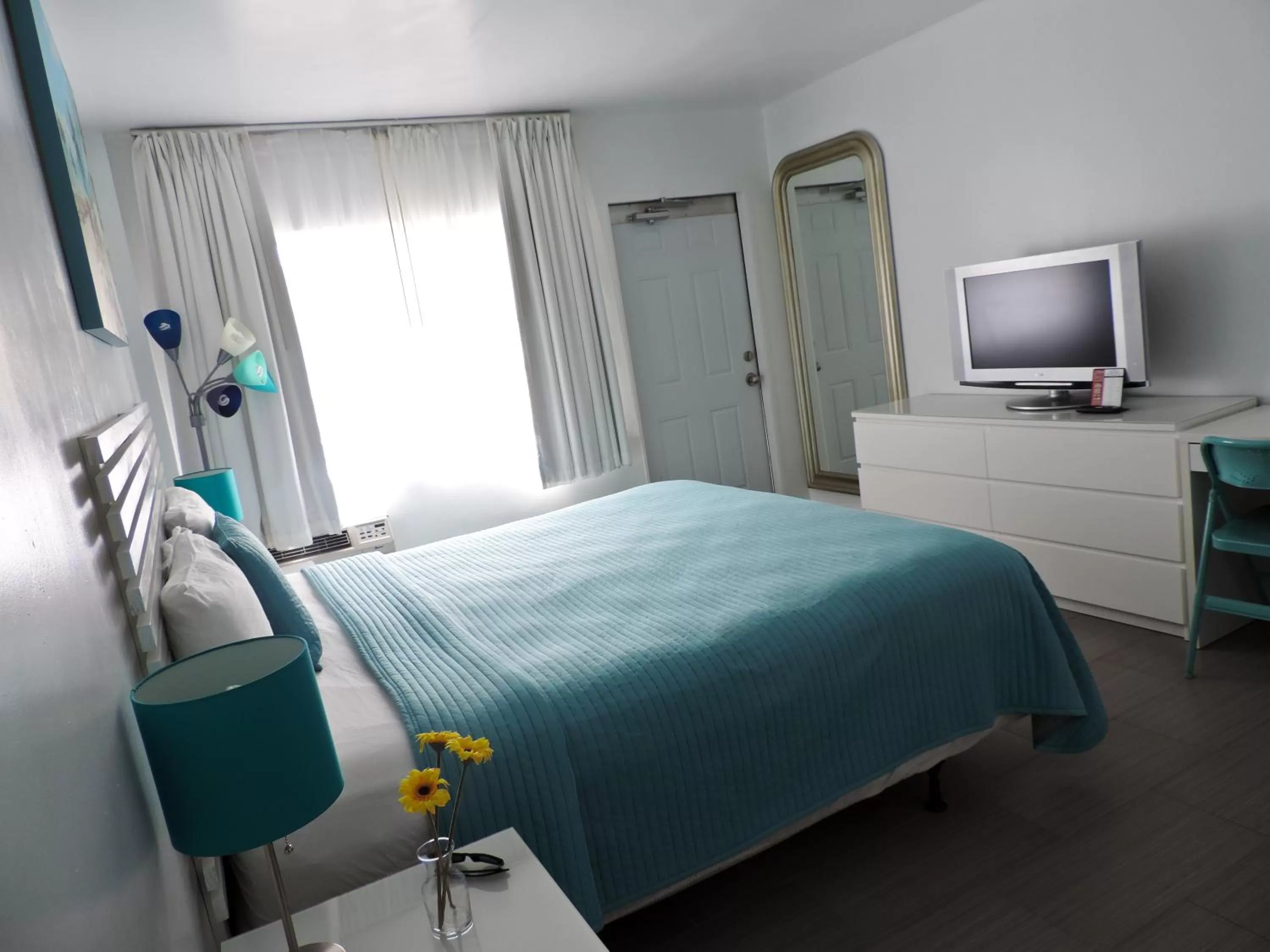 Bedroom, Bed in Snooze