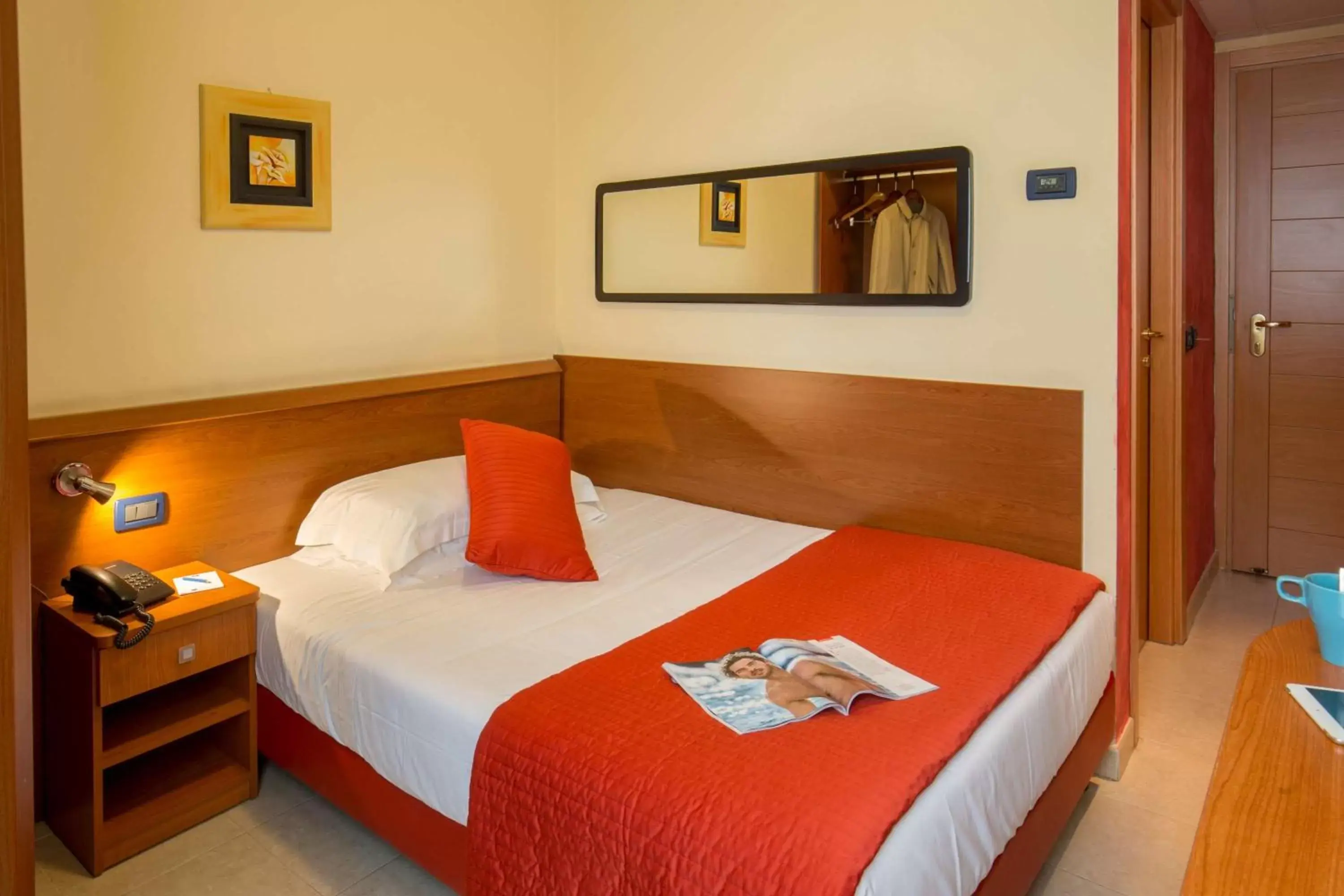 TV and multimedia, Bed in Best Western Blu Hotel Roma