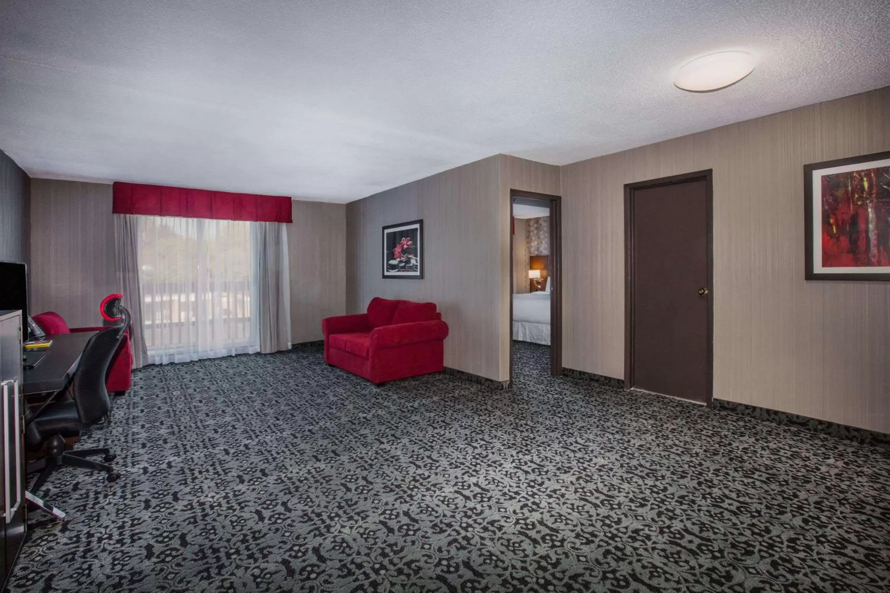 Photo of the whole room in Ramada by Wyndham Jacksons Point