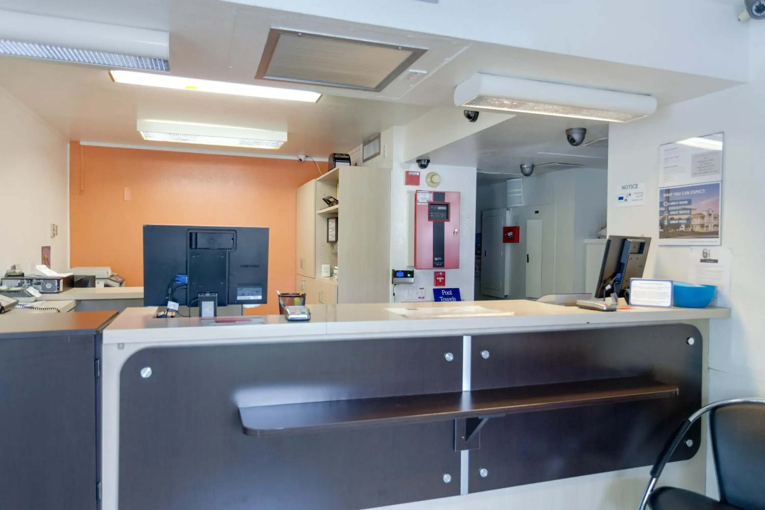 Lobby or reception in Motel 6 Weed - Mount Shasta Lobby or reception in Motel 6 Weed - Mount Shasta