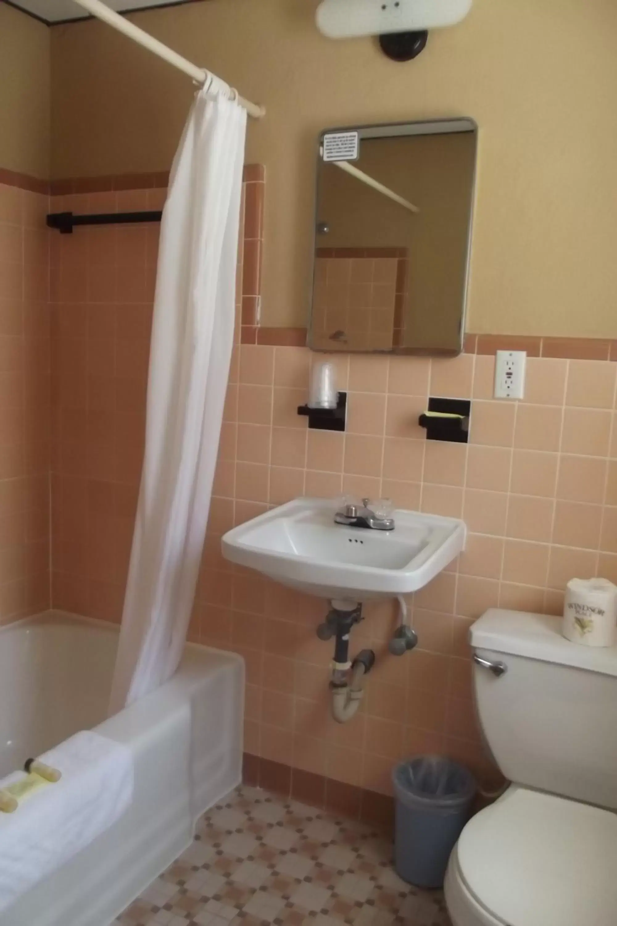 Bathroom in Malibu Resort Motel