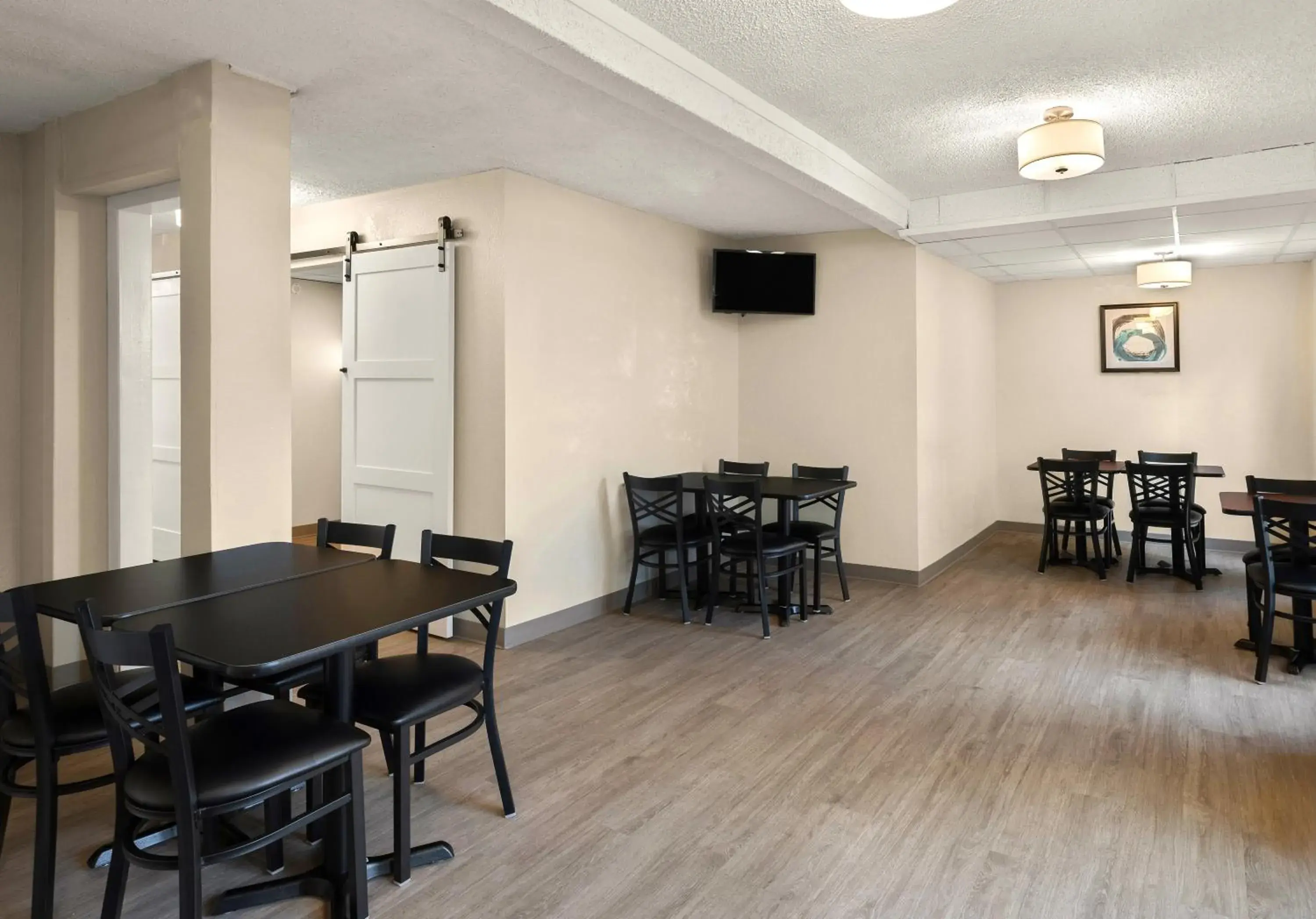 Continental breakfast, Dining Area in Magnuson Hotel Detroit Airport