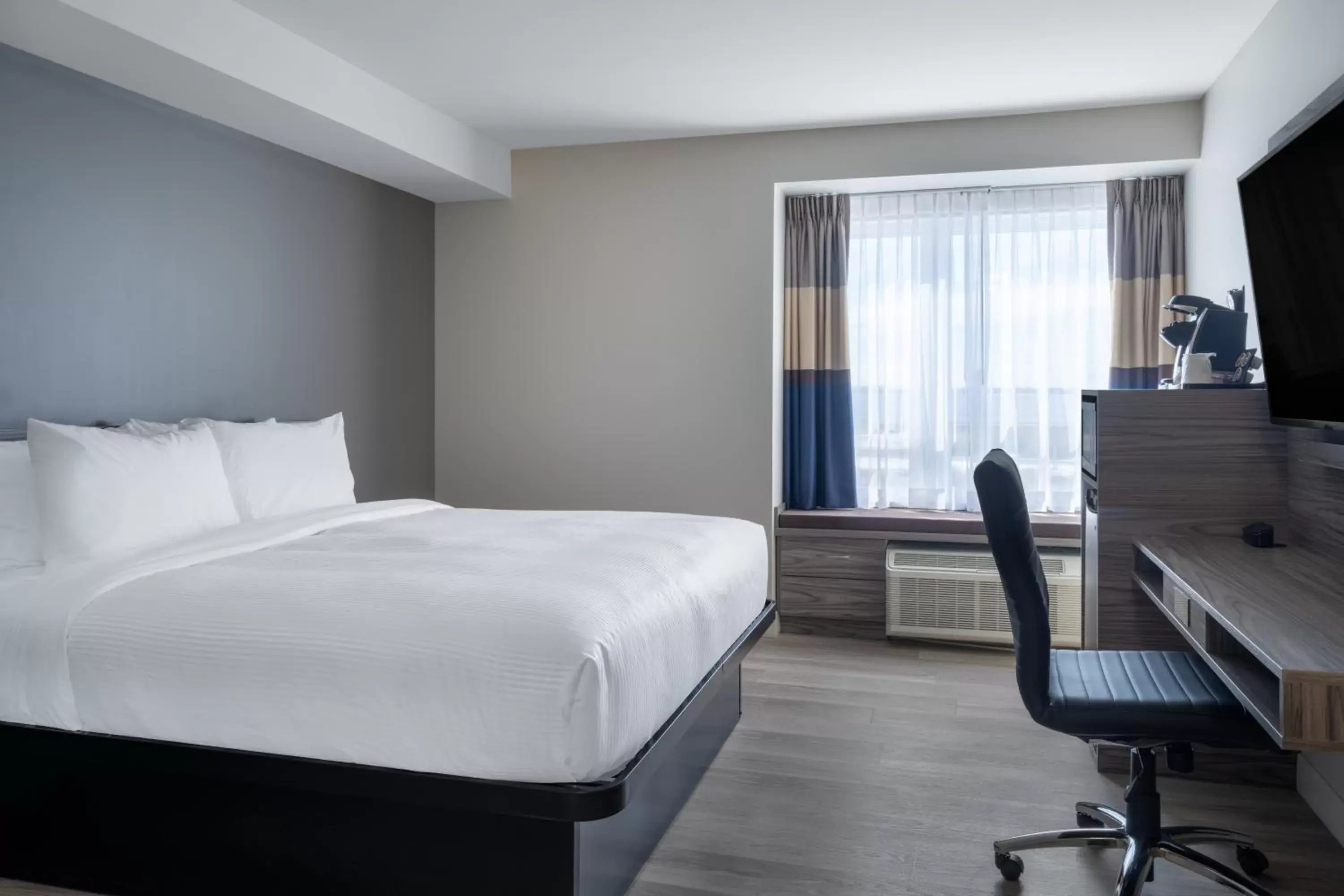 Guests, Bed in Microtel Inn & Suites by Wyndham Kanata Ottawa West