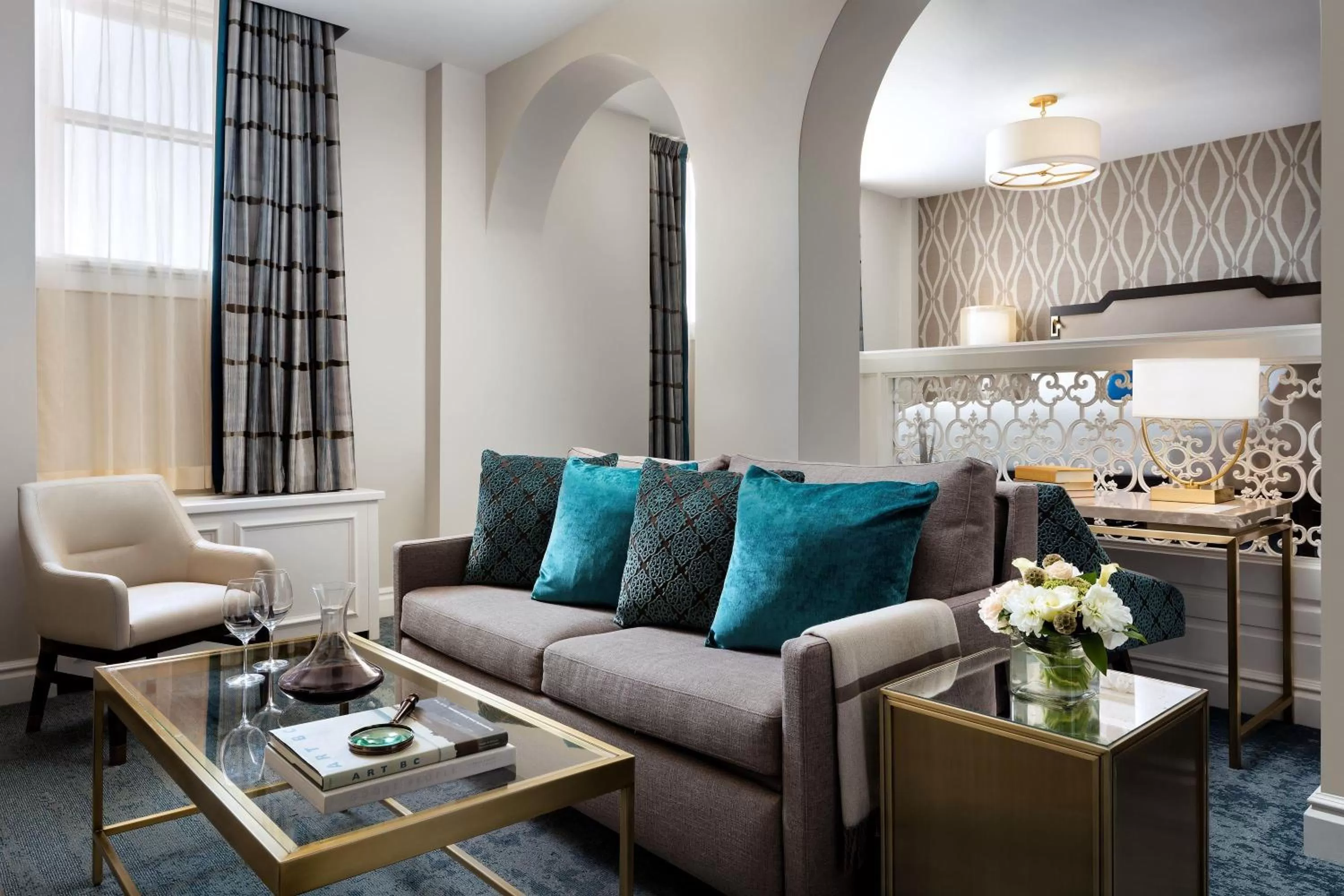 Living room in Fairmont Empress Hotel