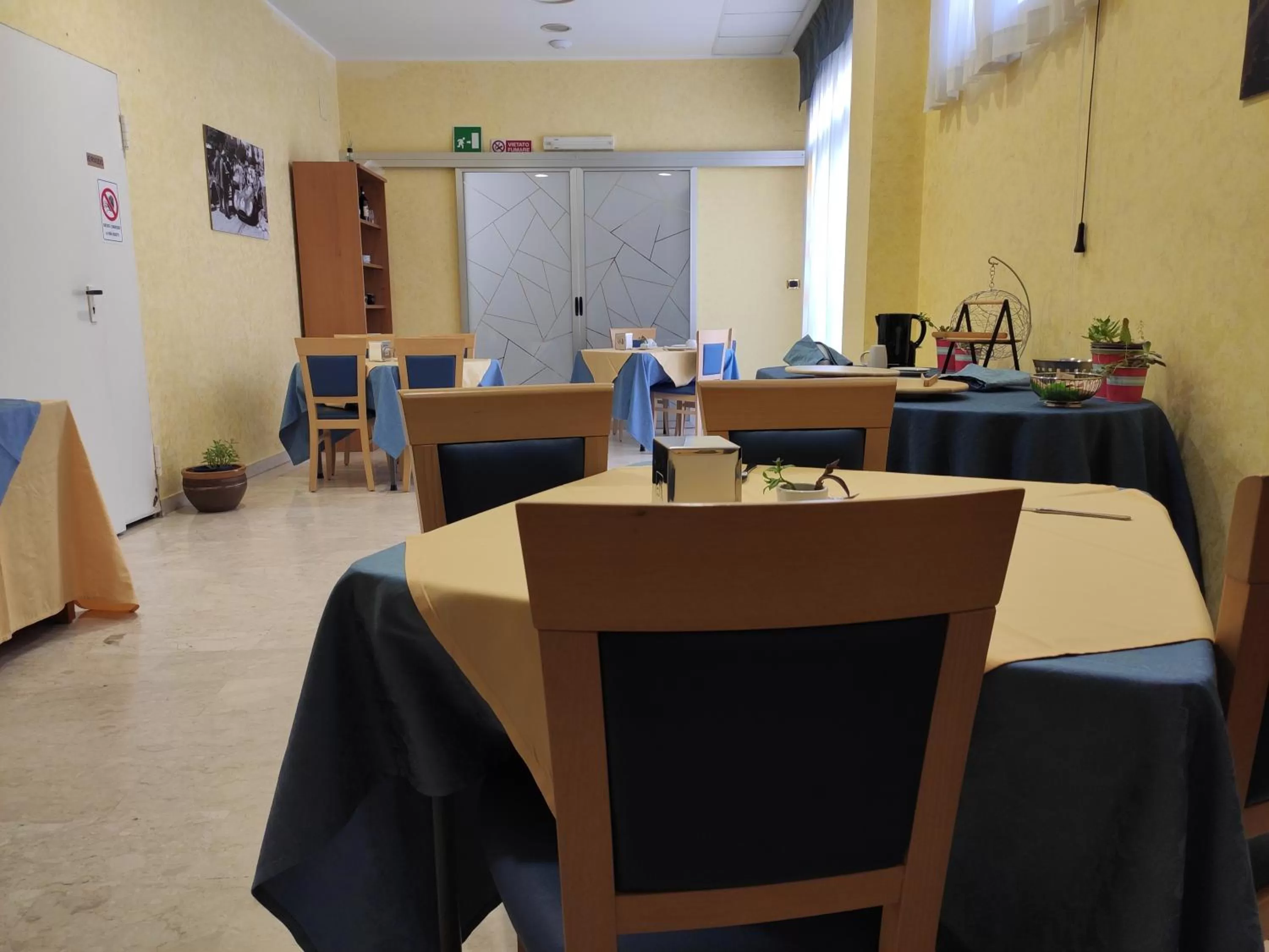 Restaurant/places to eat in Hotel Bristol