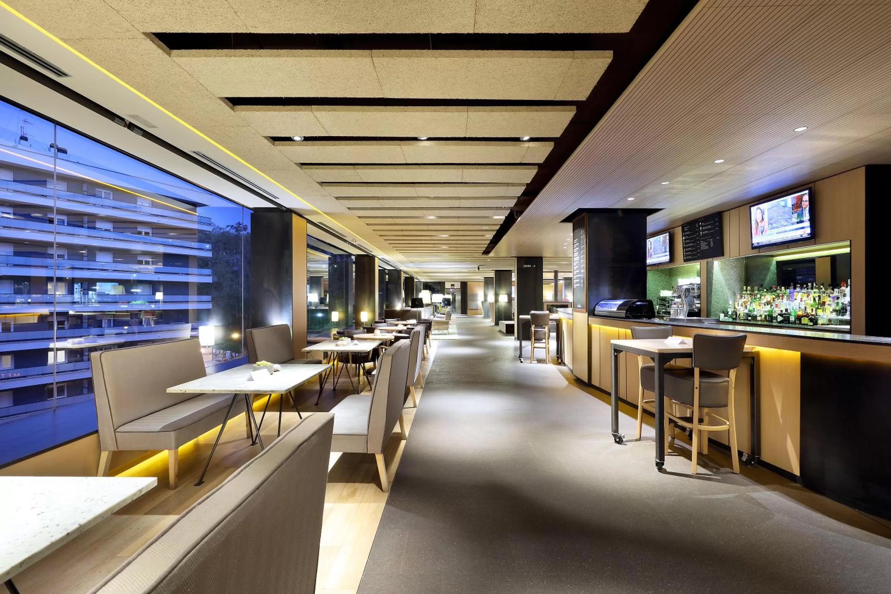 Lounge or bar in Occidental Bilbao