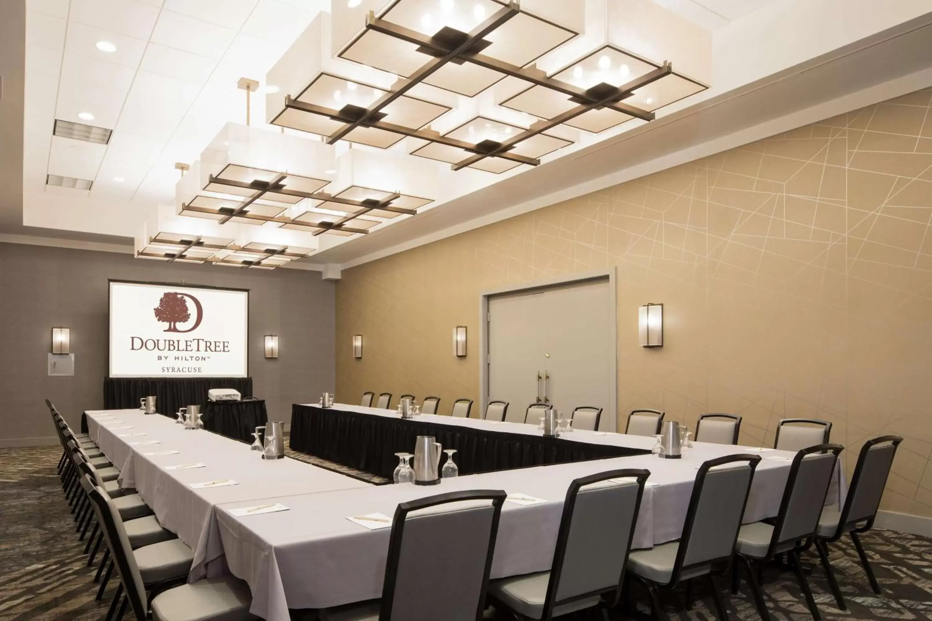 Meeting/conference room in DoubleTree by Hilton Hotel Syracuse