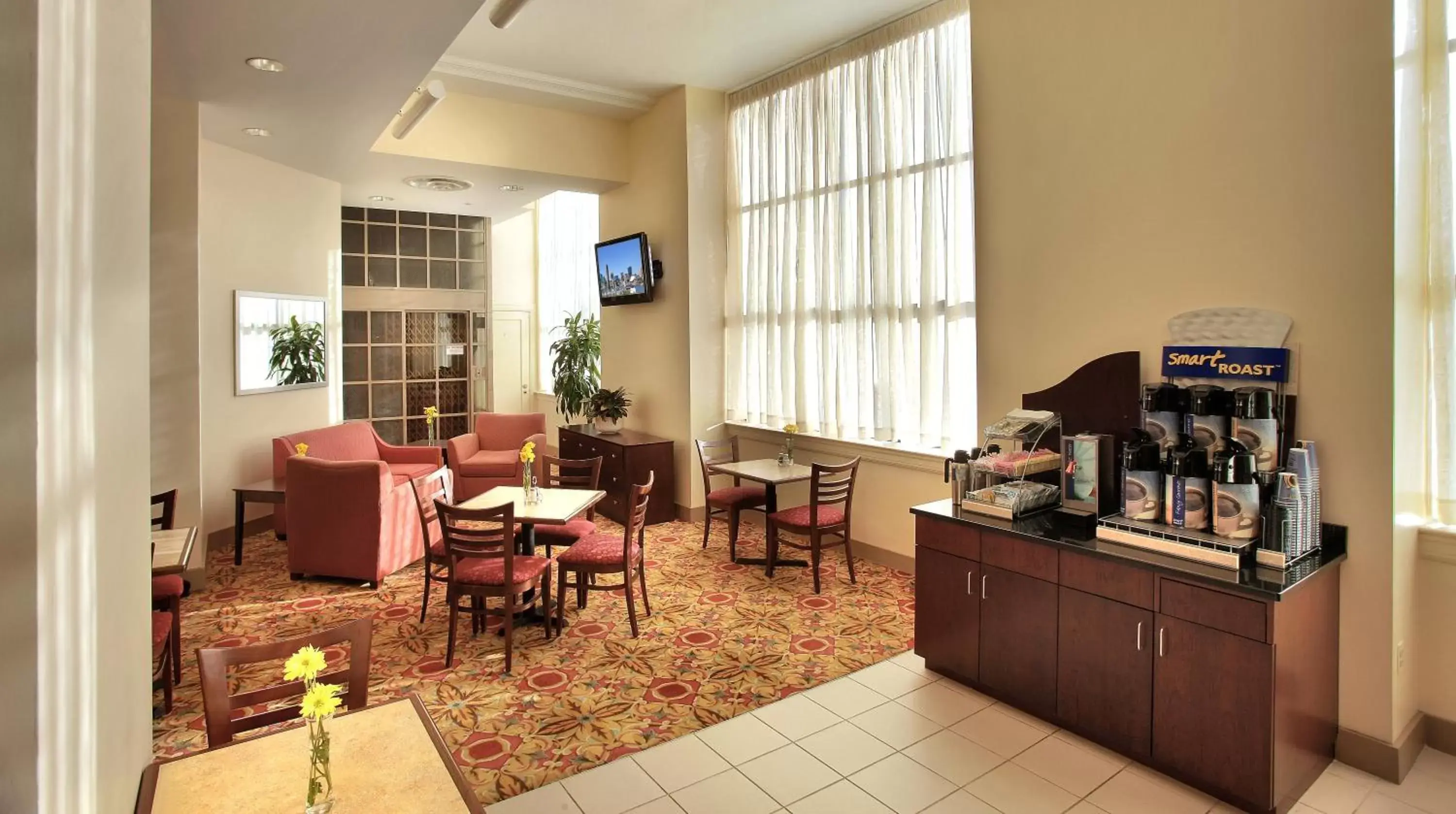 Breakfast, Restaurant/Places to Eat in Holiday Inn Express Baltimore-Downtown, an IHG Hotel