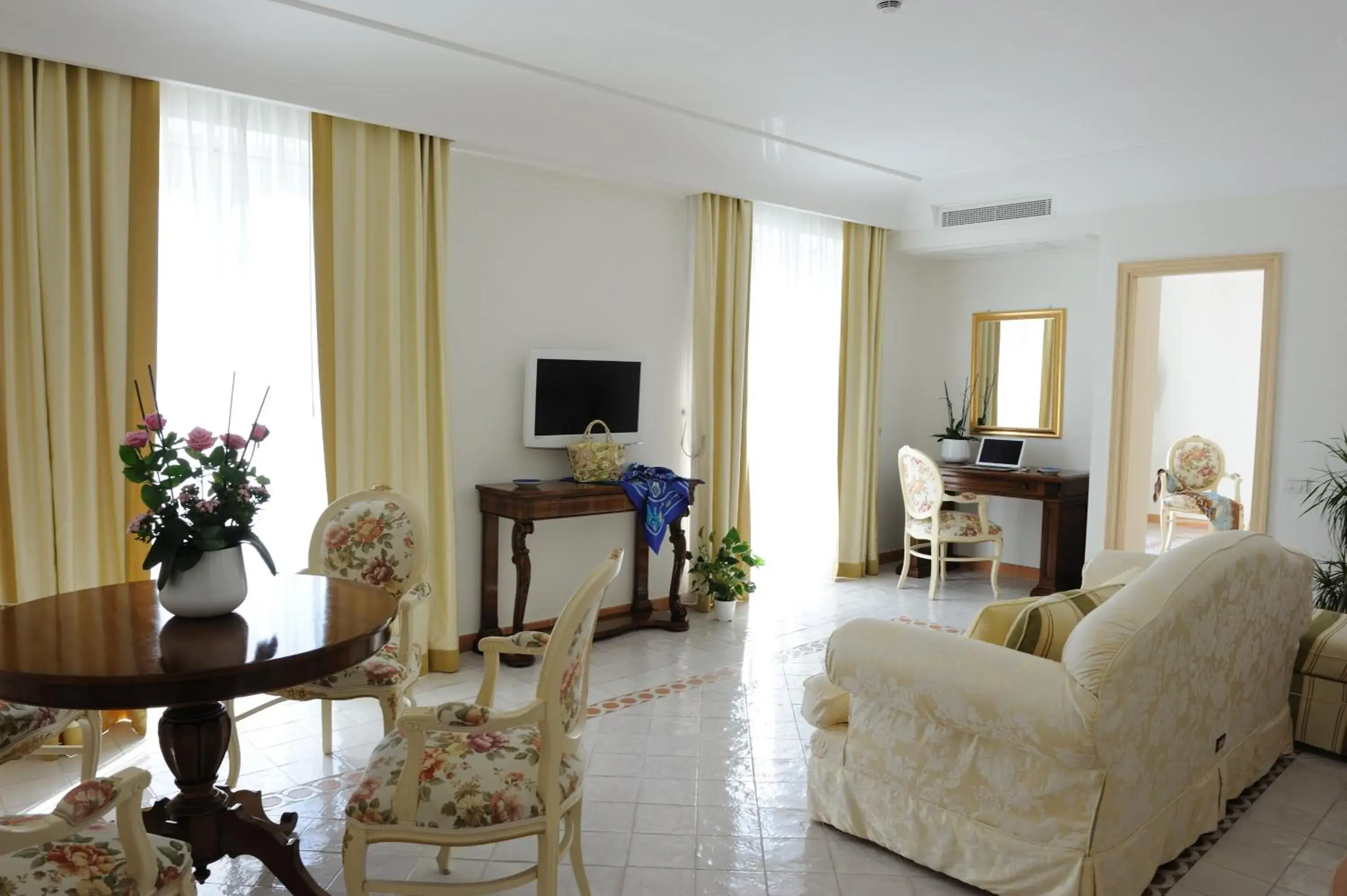 Living room, Seating Area in Hotel Villa Fraulo