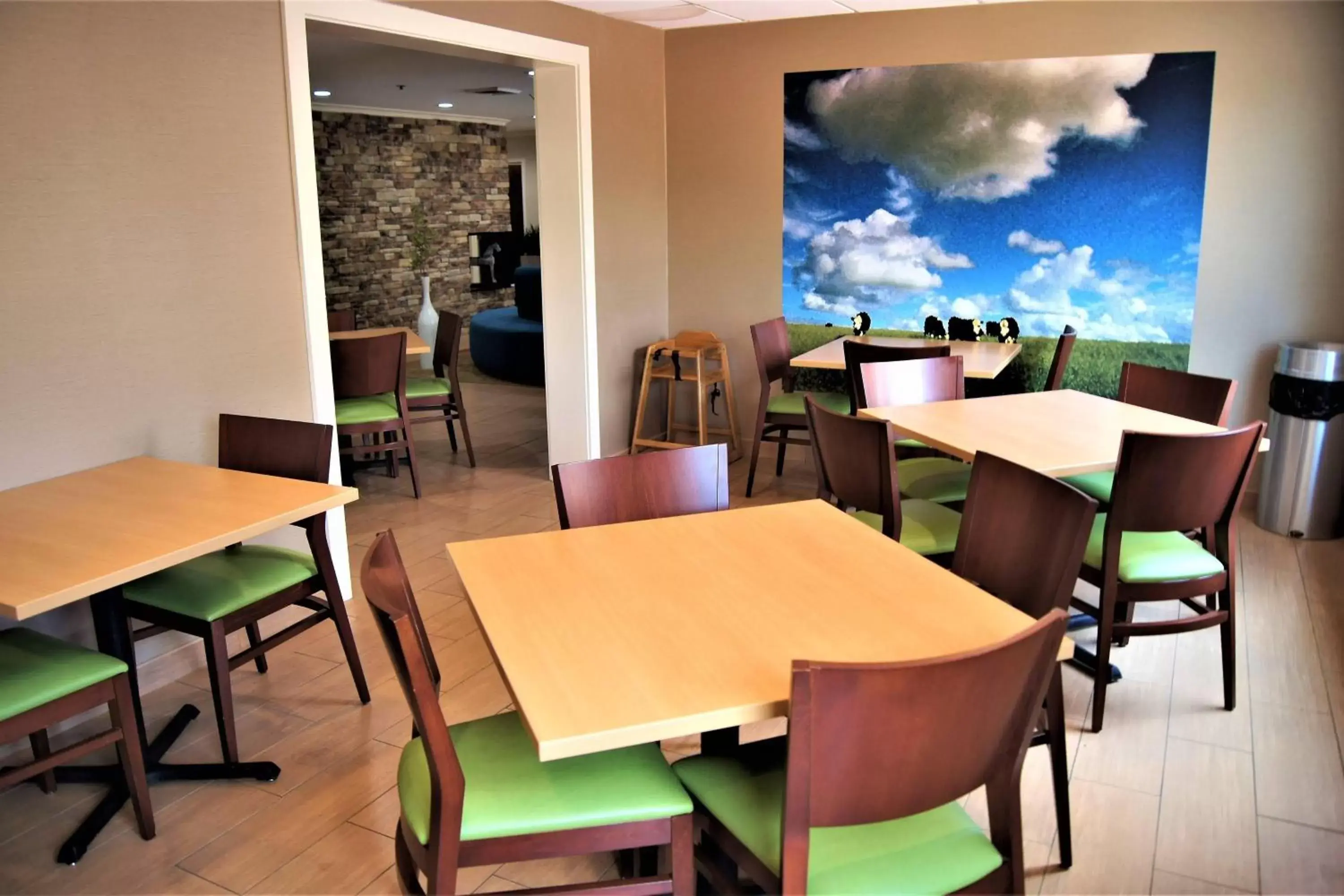 Breakfast, Restaurant/Places to Eat in Fairfield Inn Macon West