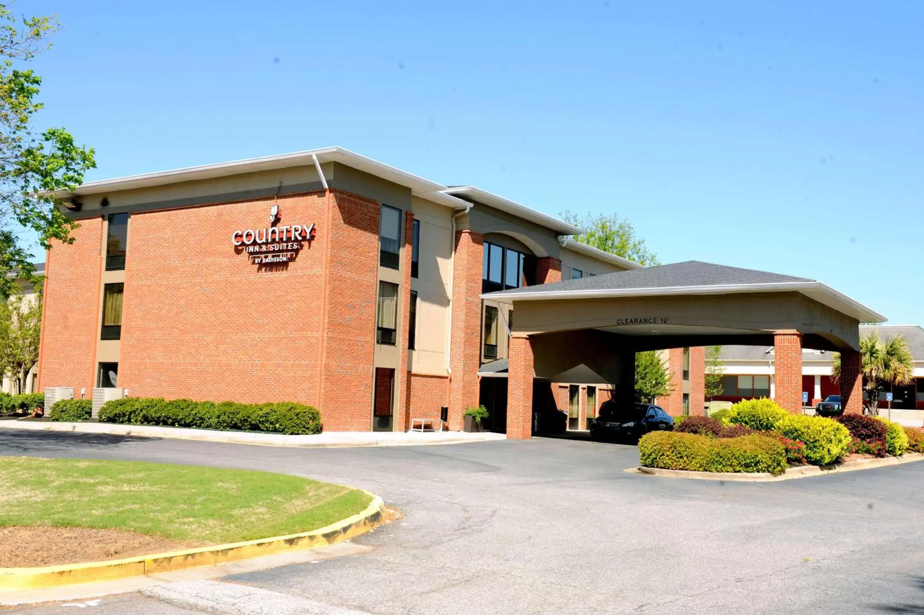 Property Building in Country Inn & Suites by Radisson, Alpharetta, GA