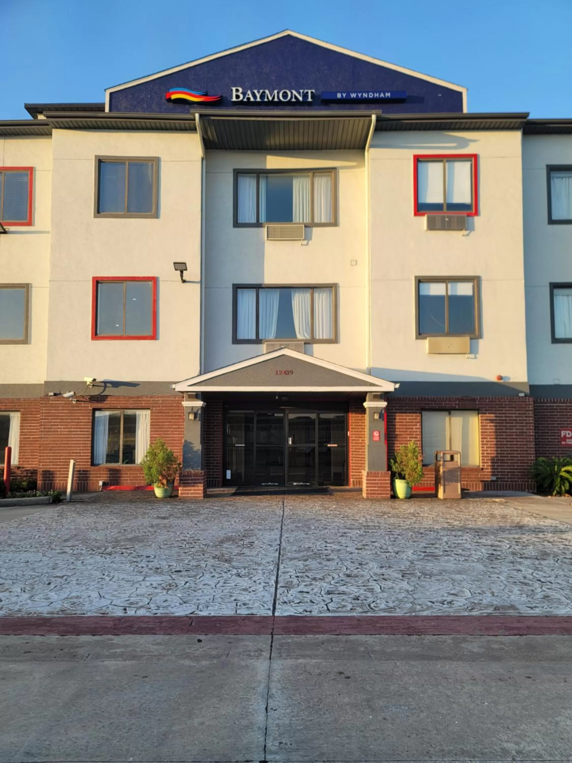 Facade/entrance in Baymont by Wyndham Houston Brookhollow