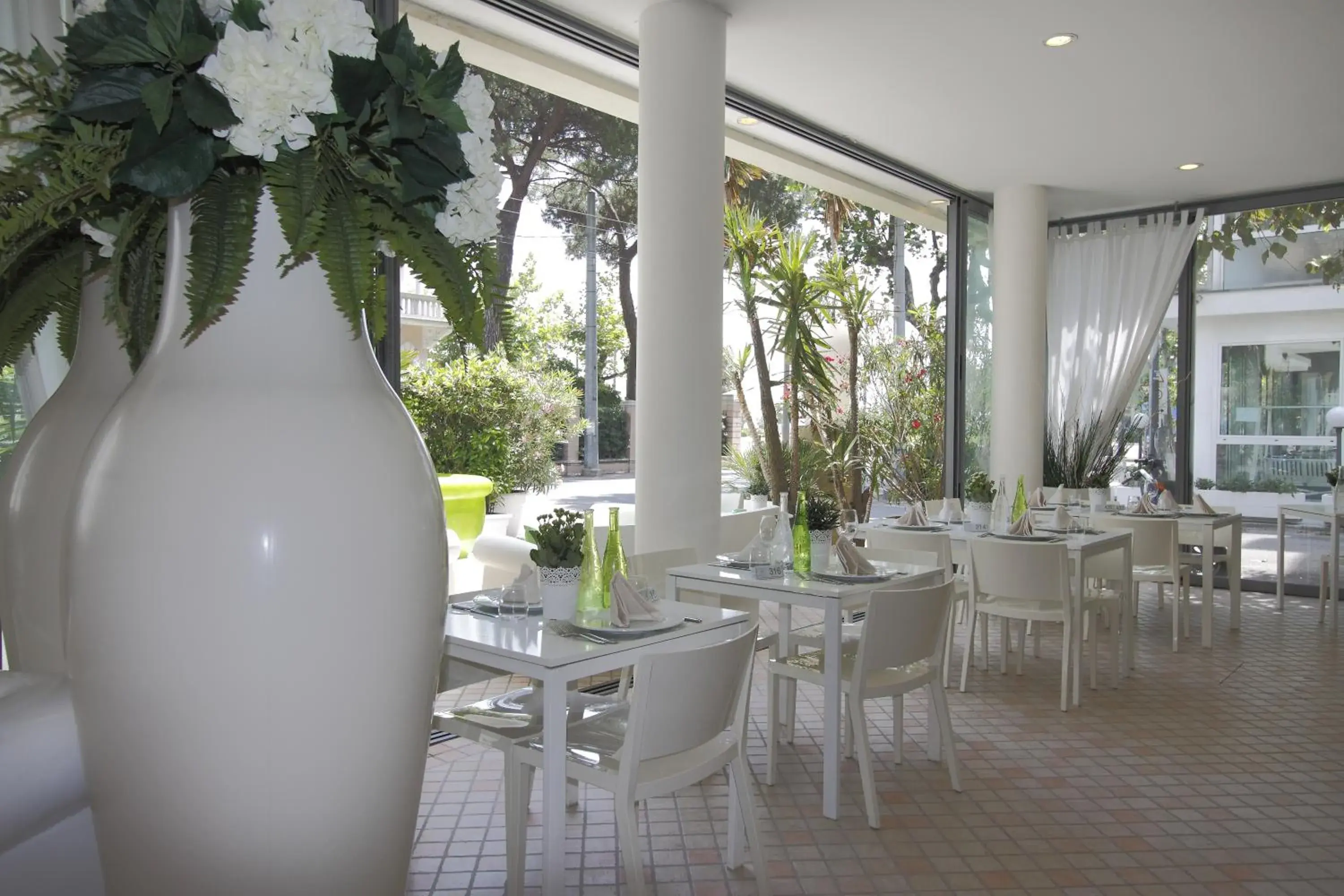 Patio, Restaurant/Places to Eat in Hotel Principe