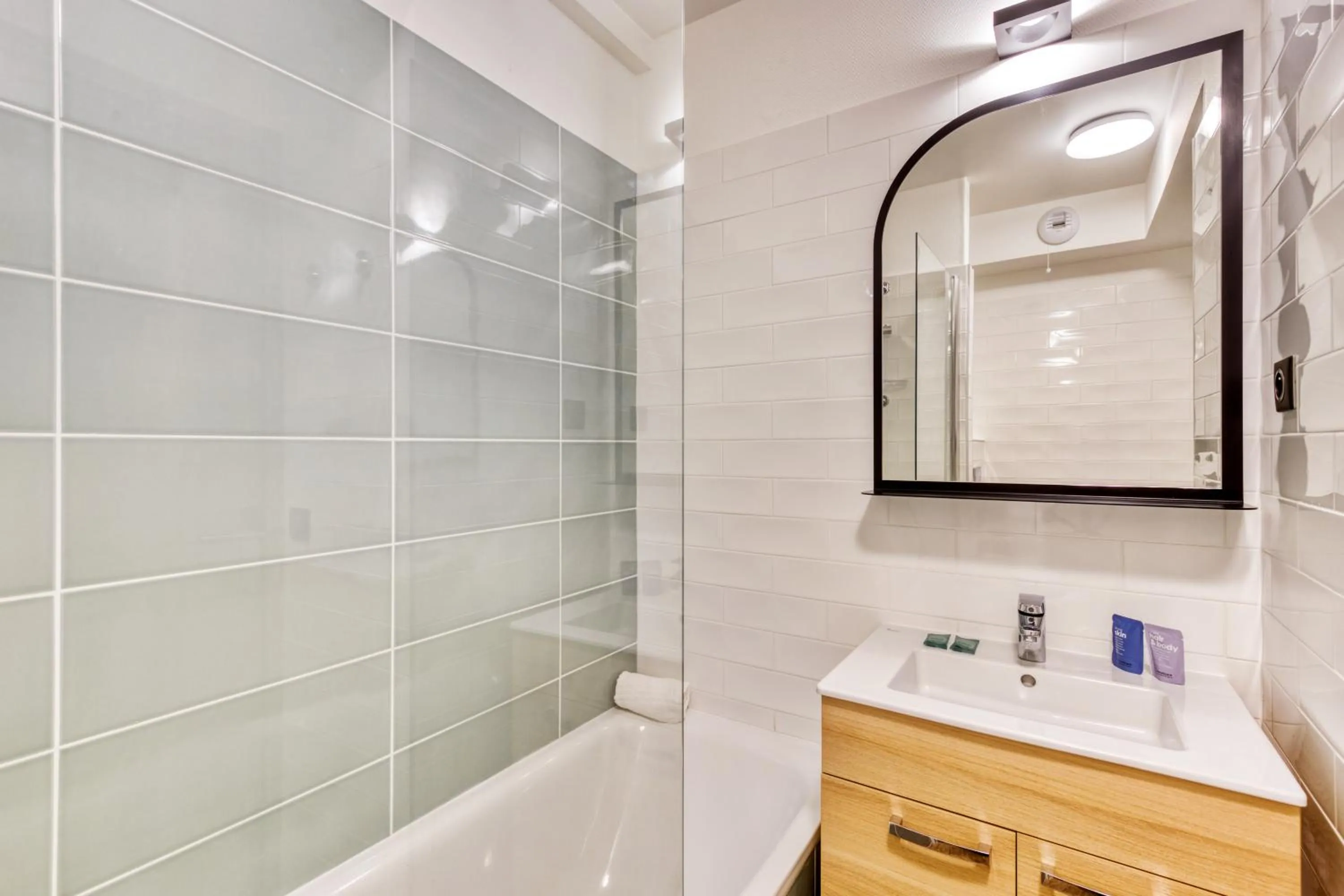 Bathroom in Appart'City Confort Paris Clichy - Mairie