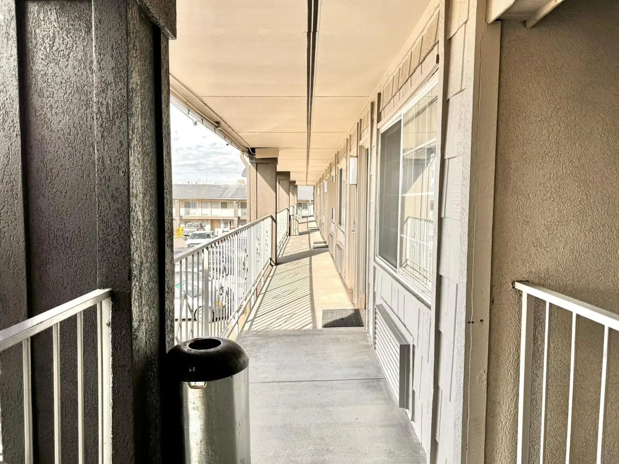 Property building, Balcony/Terrace in Discovery Inn